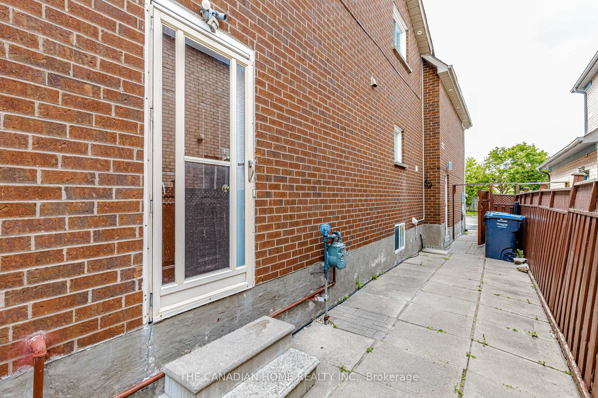 Photo 33 of 67 Bighorn Crescent, Brampton, Sandringham-Wellington — HOMEH