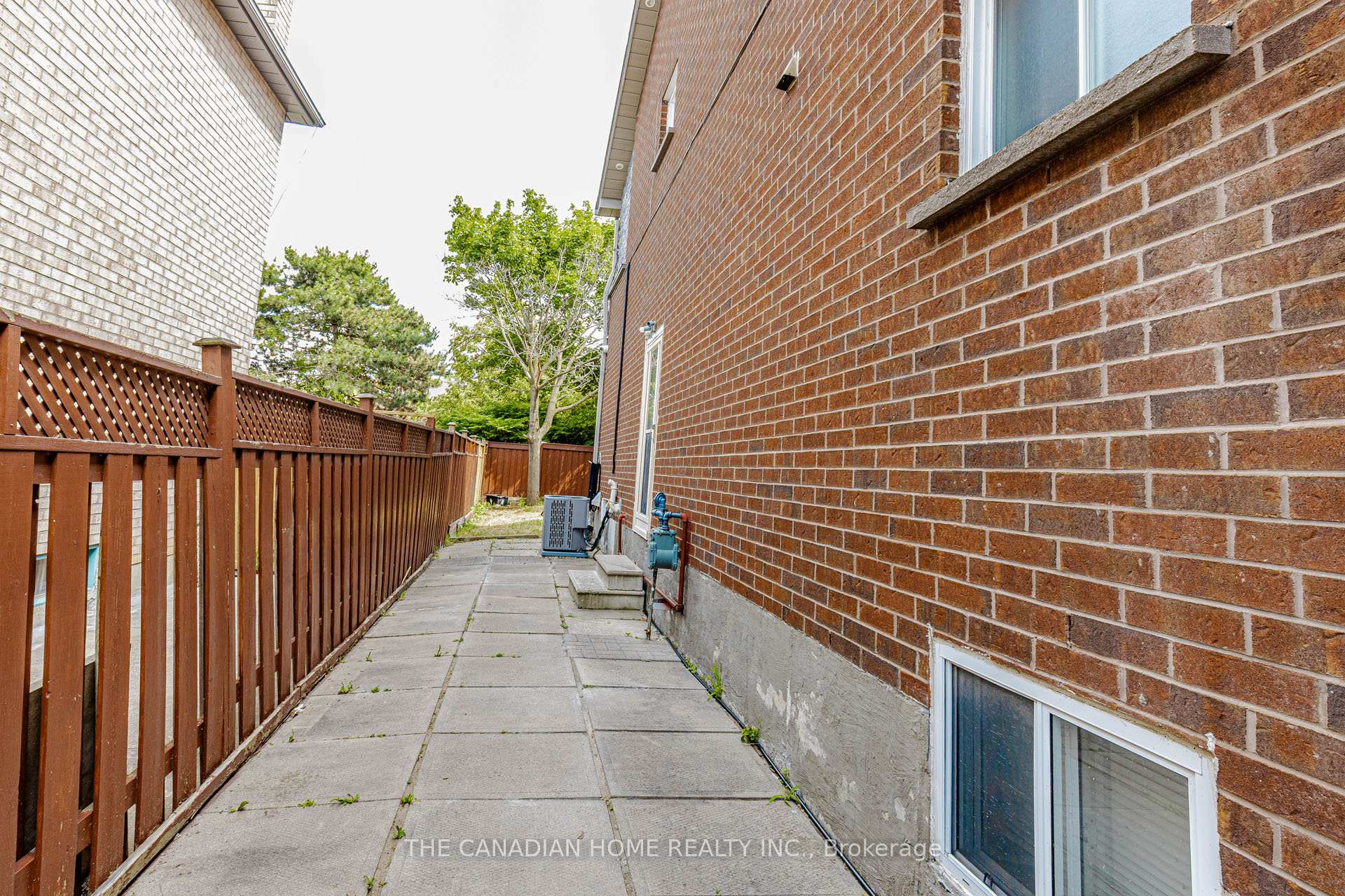 Photo 43 of 67 Bighorn Crescent, Brampton, Sandringham-Wellington — HOMEH