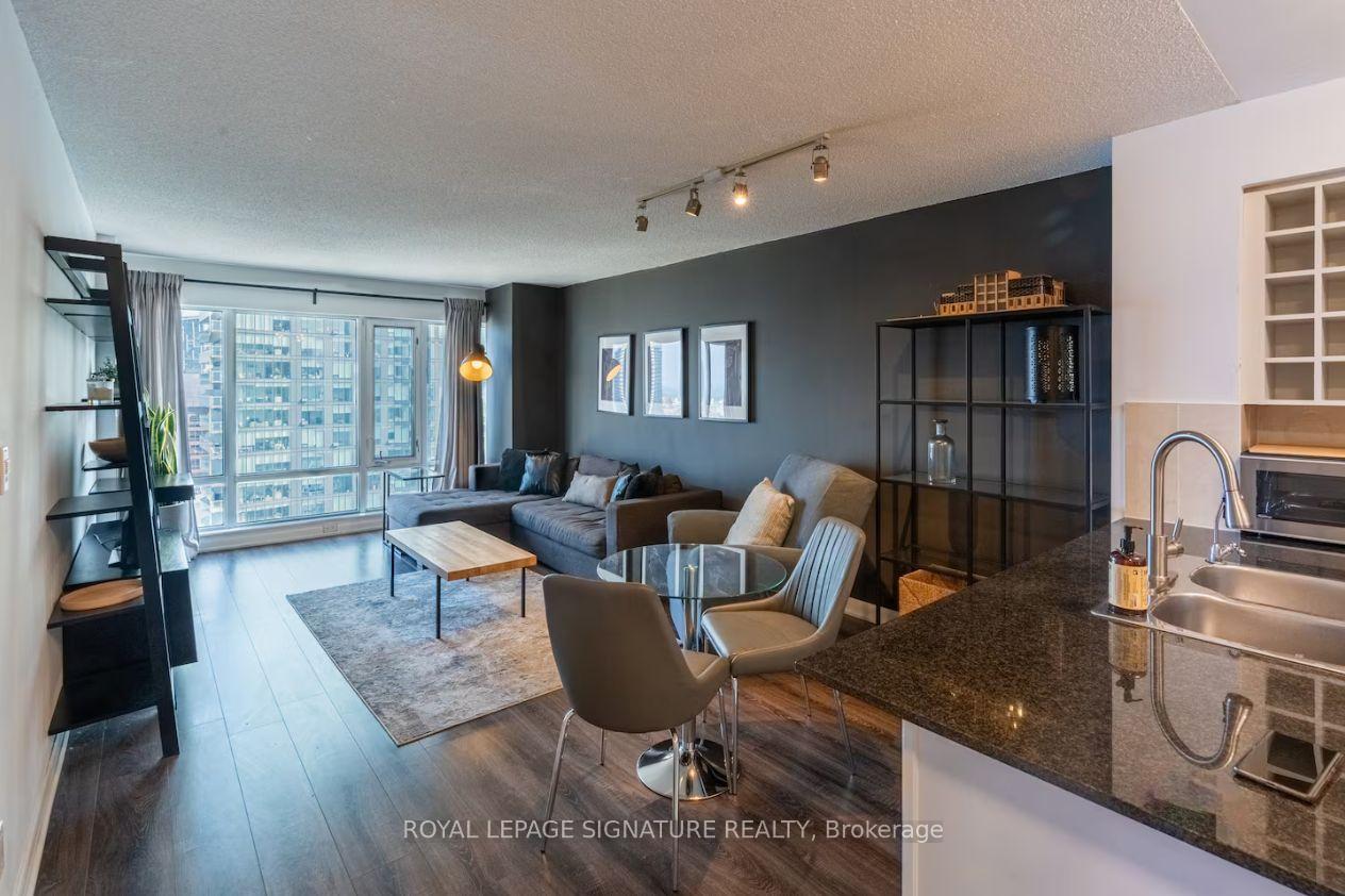 Front of Unit 3907, 210 Victoria Street