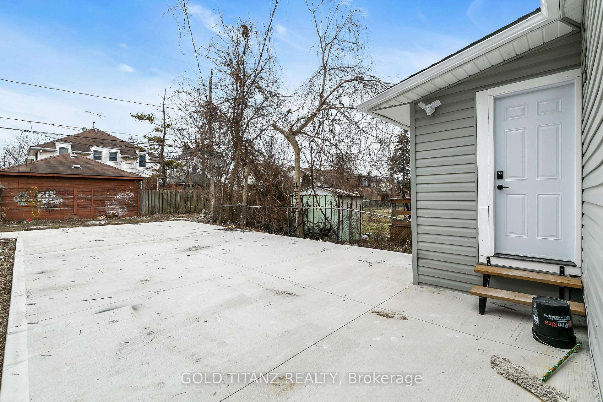 Photo 16 of 515 Bridge Avenue, Windsor, Windsor University District — HOMEH