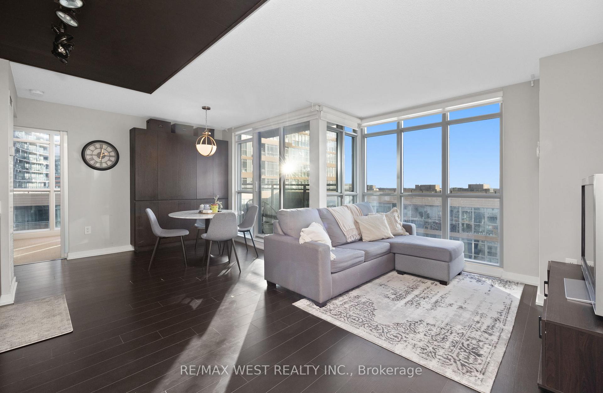 Photo 4 of Unit 1106, 15 Iceboat Terrace, Toronto, Waterfront Communities — HOMEH