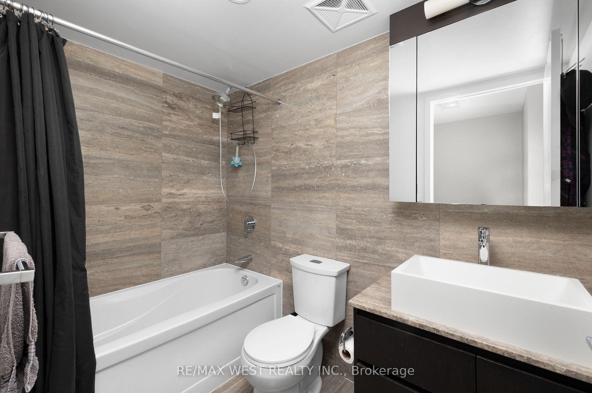Photo 7 of Unit 1106, 15 Iceboat Terrace, Toronto, Waterfront Communities — HOMEH
