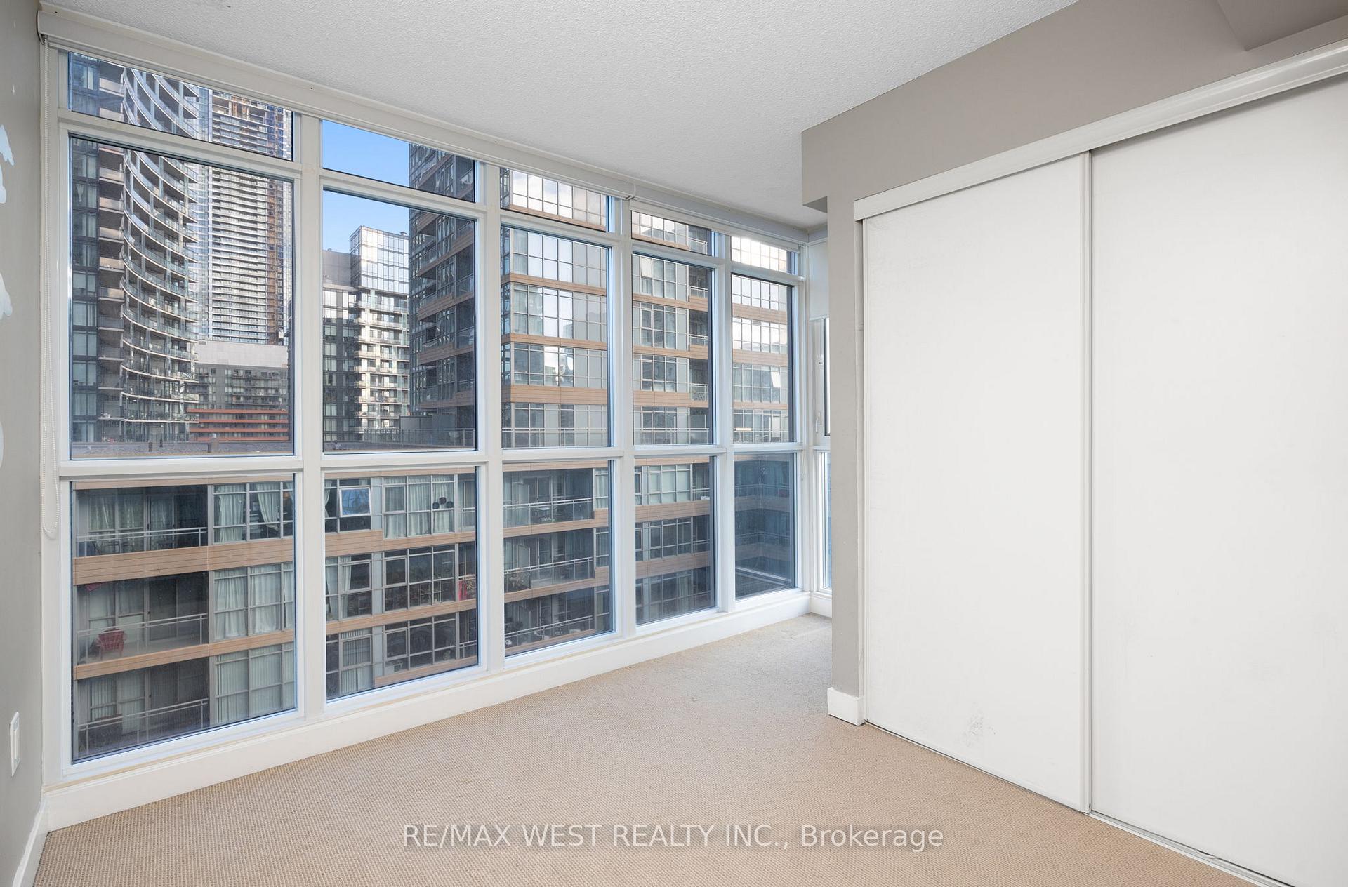 Photo 8 of Unit 1106, 15 Iceboat Terrace, Toronto, Waterfront Communities — HOMEH