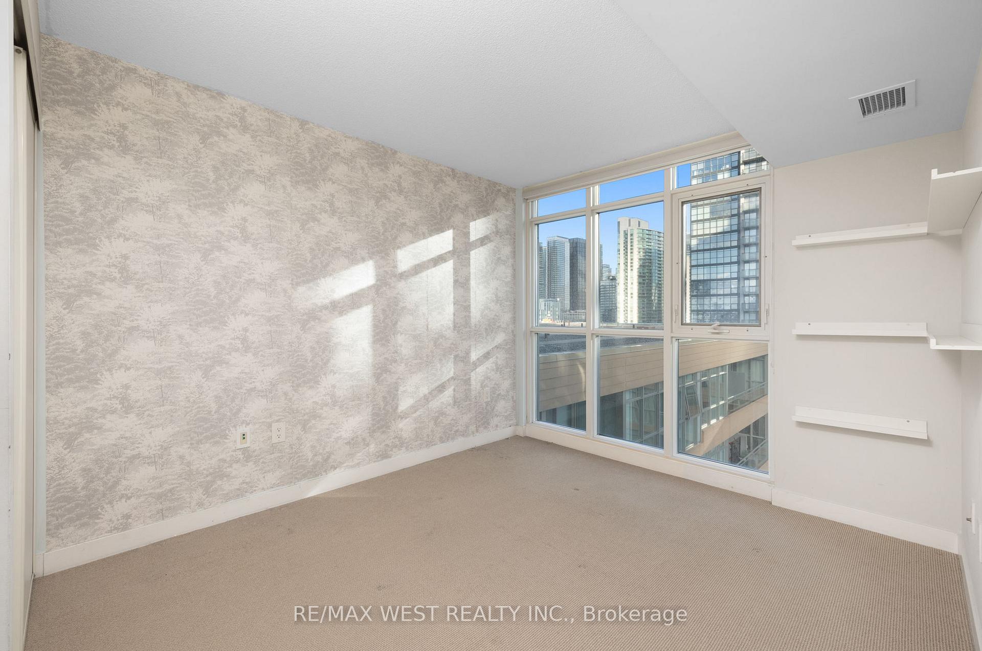 Photo 10 of Unit 1106, 15 Iceboat Terrace, Toronto, Waterfront Communities — HOMEH