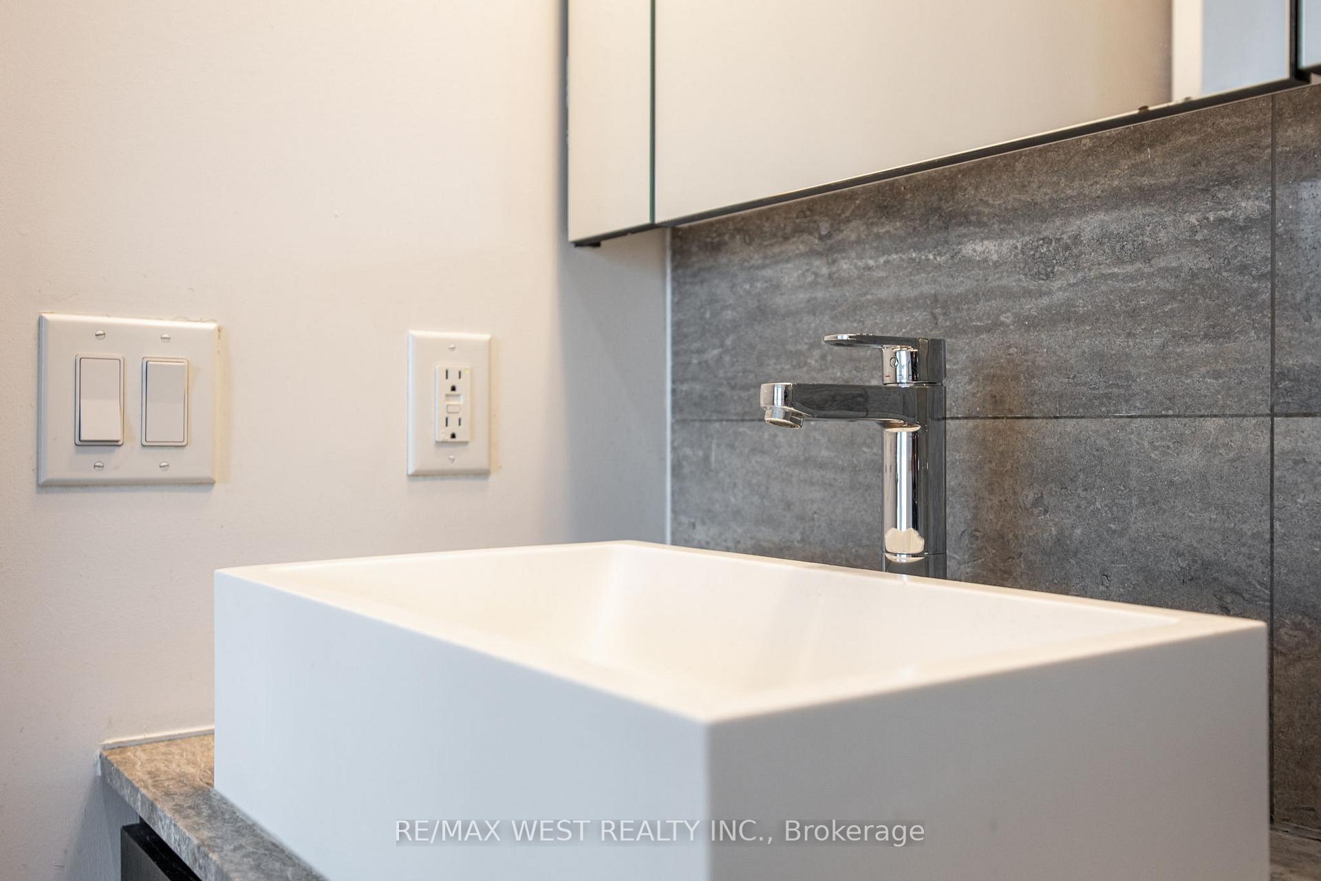 Photo 13 of Unit 1106, 15 Iceboat Terrace, Toronto, Waterfront Communities — HOMEH