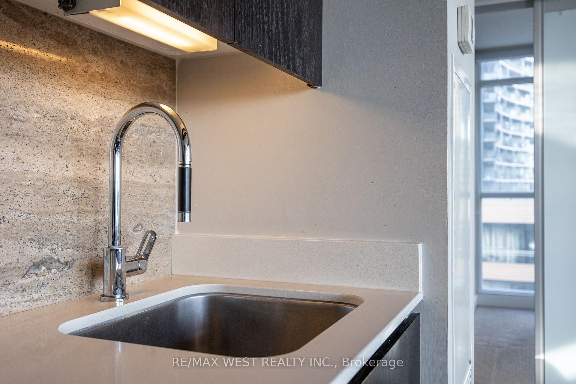 Photo 15 of Unit 1106, 15 Iceboat Terrace, Toronto, Waterfront Communities — HOMEH
