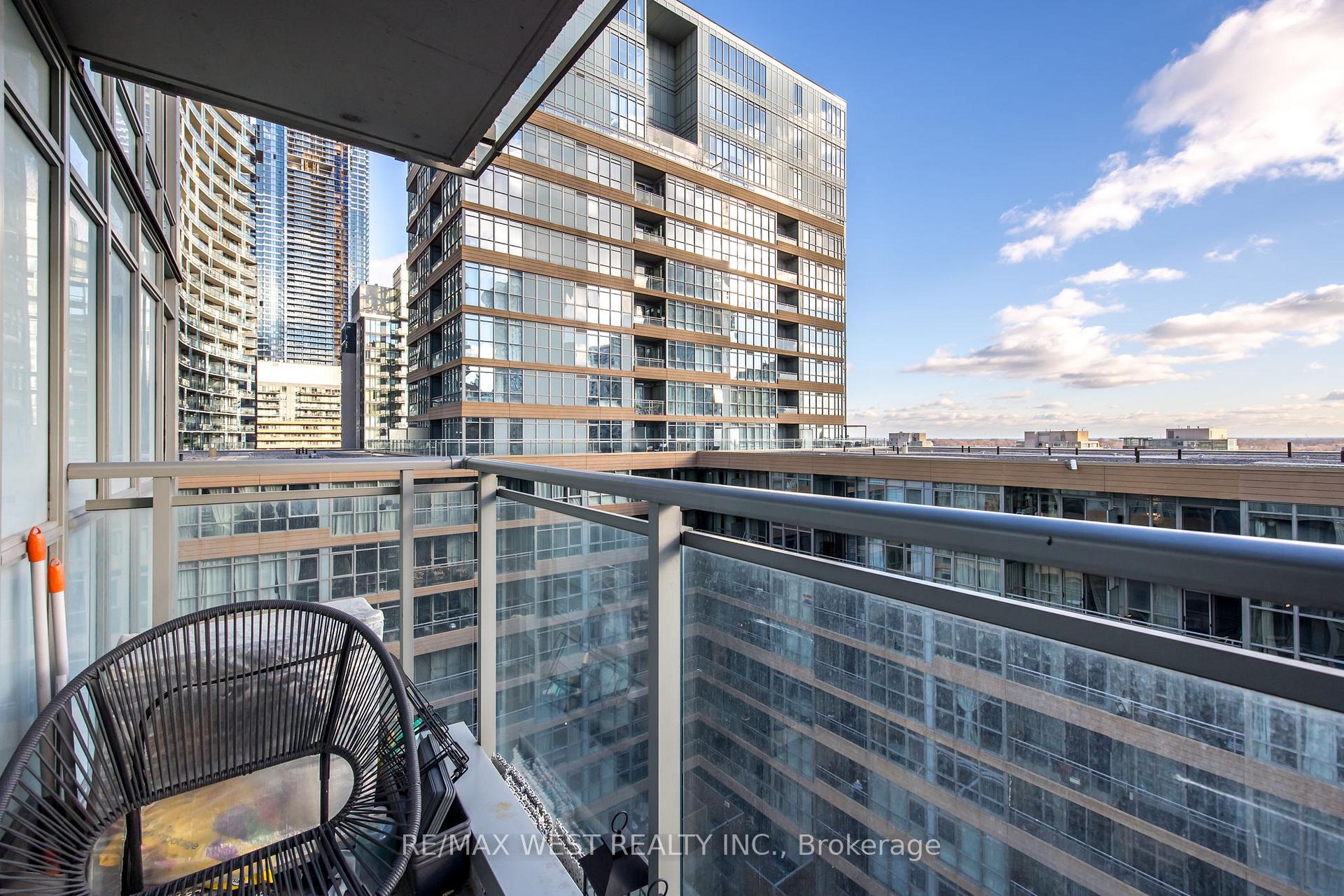 Photo 16 of Unit 1106, 15 Iceboat Terrace, Toronto, Waterfront Communities — HOMEH