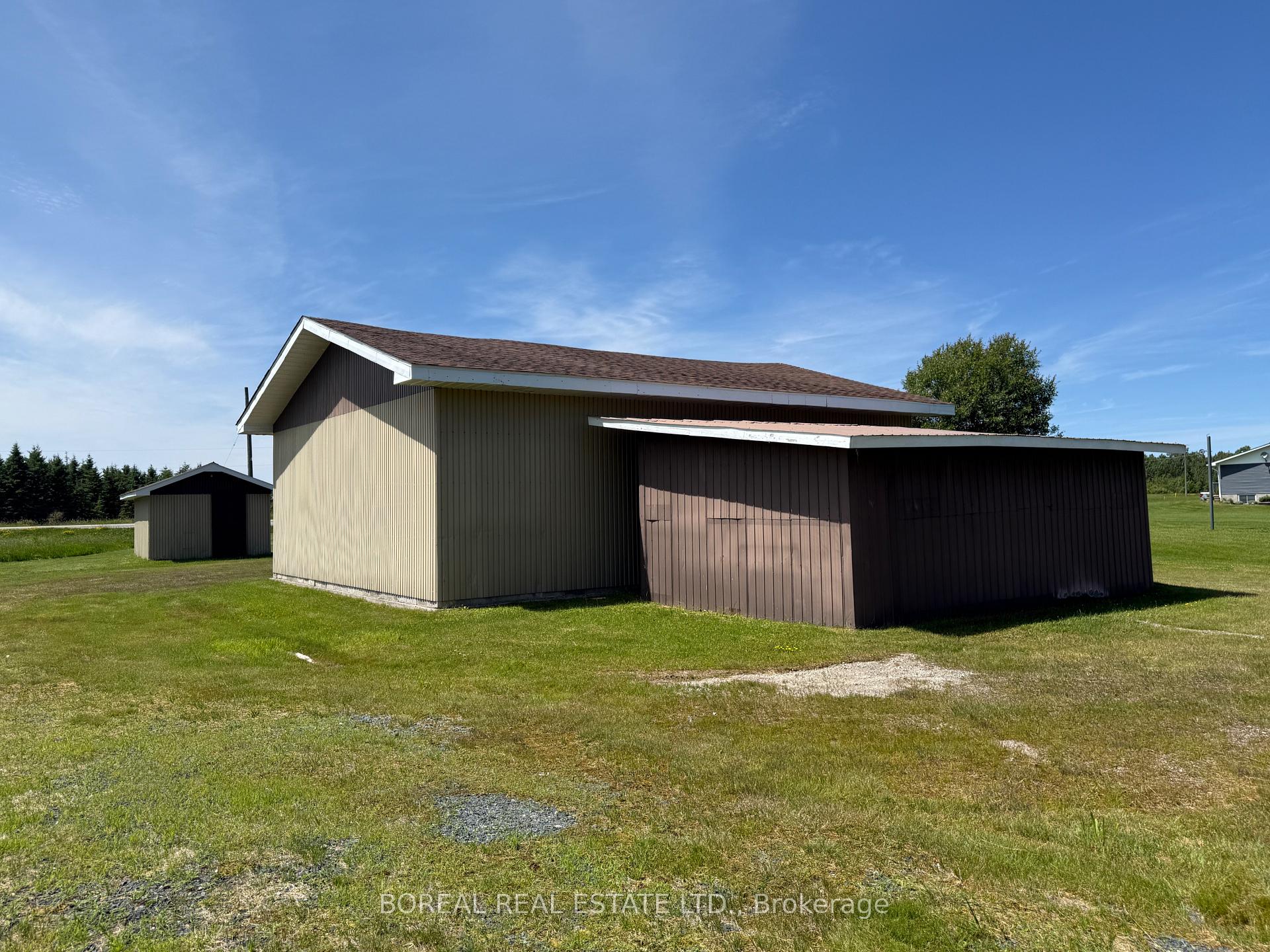 Photo 12 of 1476 Highway 11 S, Cochrane — HOMEH