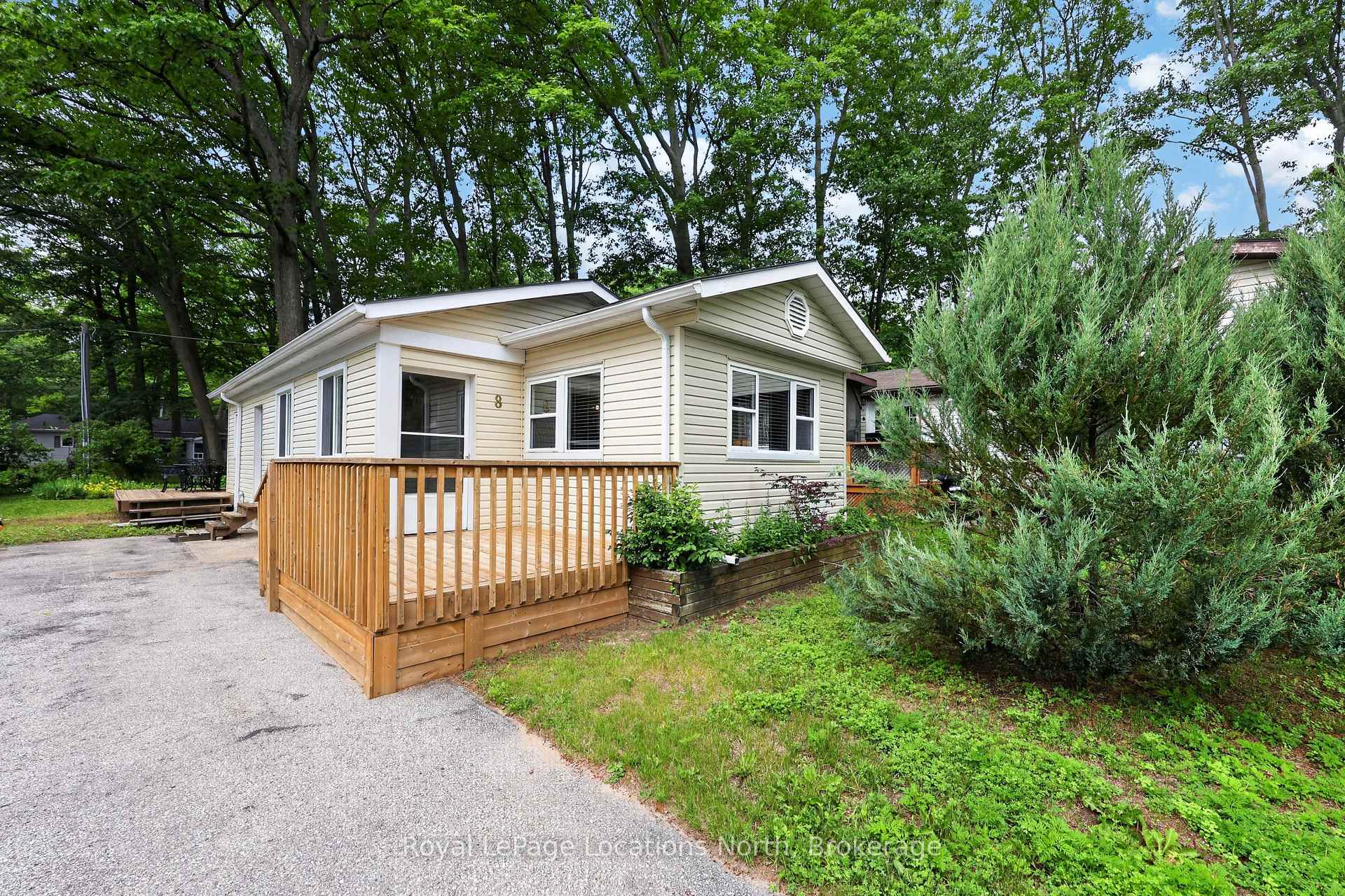 Photo 3 of 8 Shaw Street, Wasaga Beach — HOMEH
