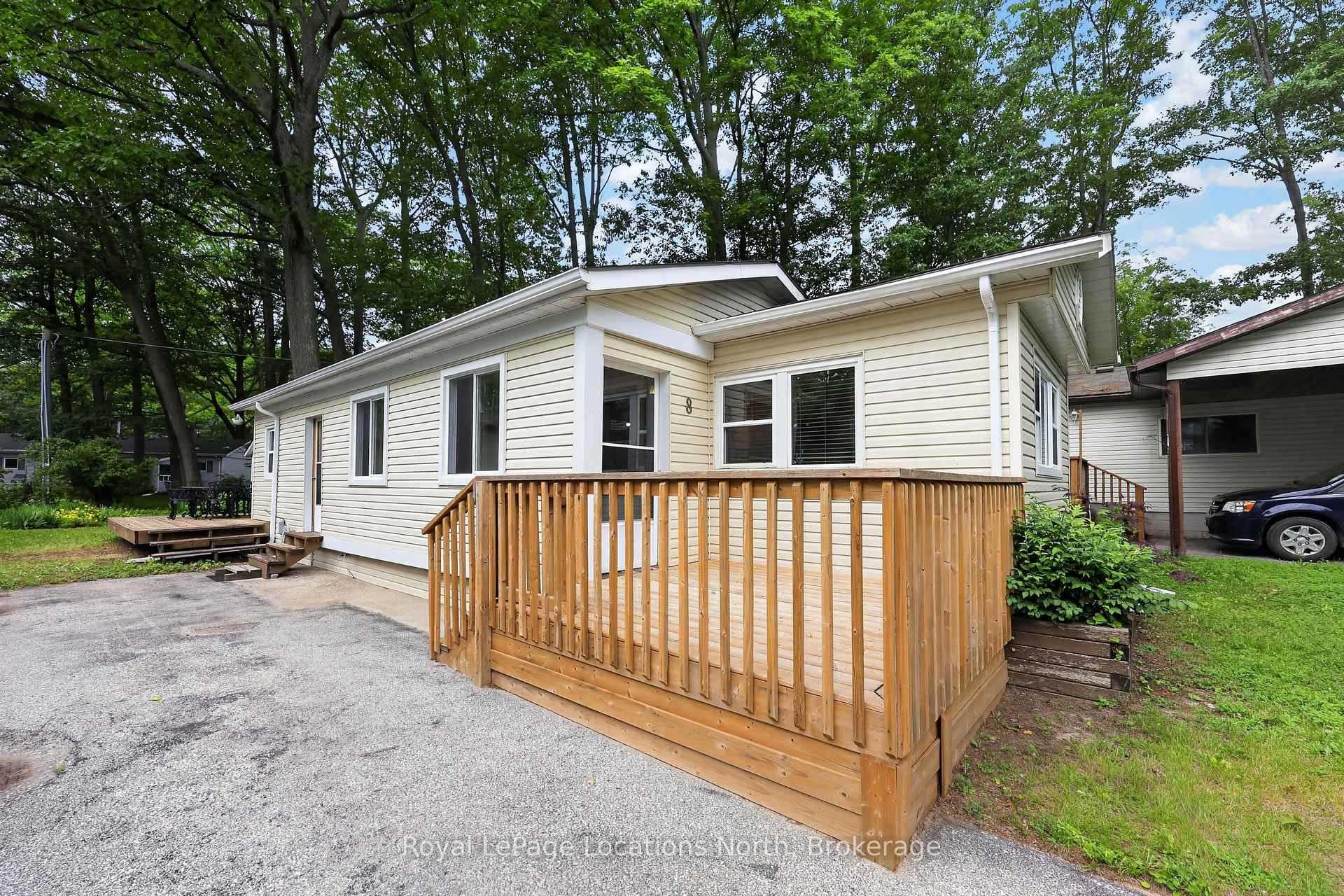 Photo 4 of 8 Shaw Street, Wasaga Beach — HOMEH