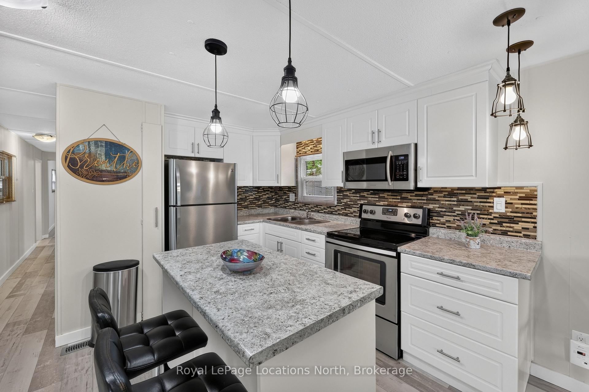 Photo 10 of 8 Shaw Street, Wasaga Beach — HOMEH