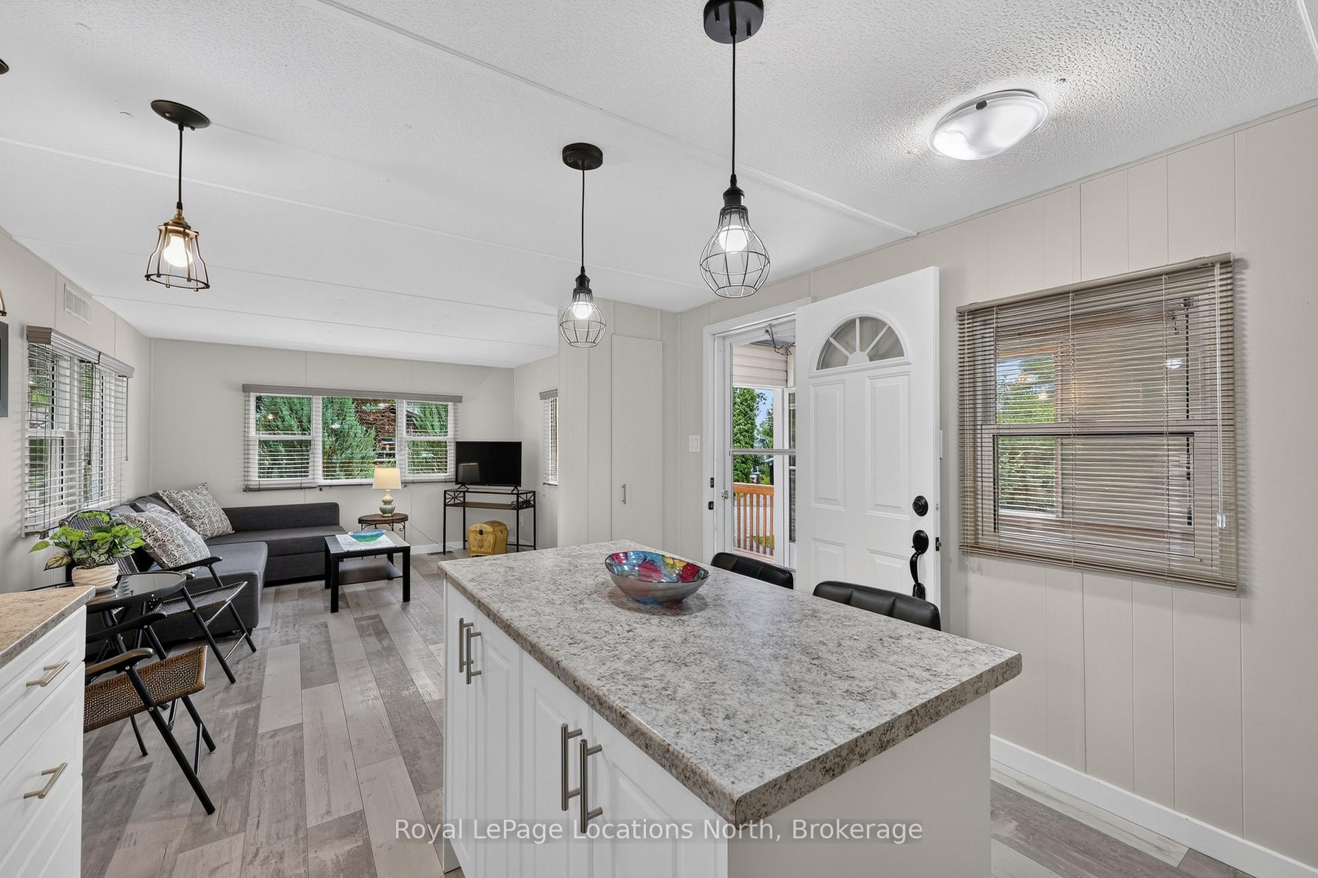 Photo 11 of 8 Shaw Street, Wasaga Beach — HOMEH