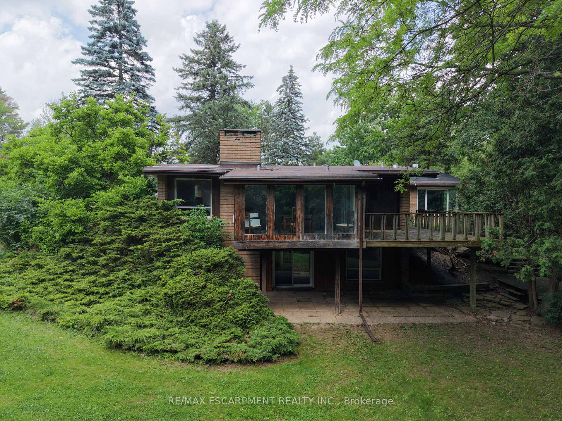 Photo 2 of 560 Crane Court, Burlington, Grindstone — HOMEH
