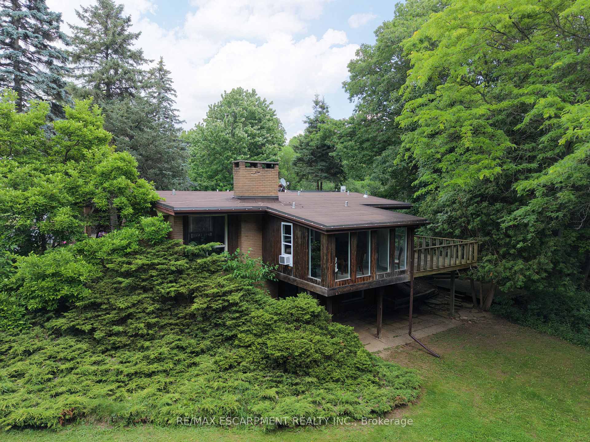 Photo 3 of 560 Crane Court, Burlington, Grindstone — HOMEH