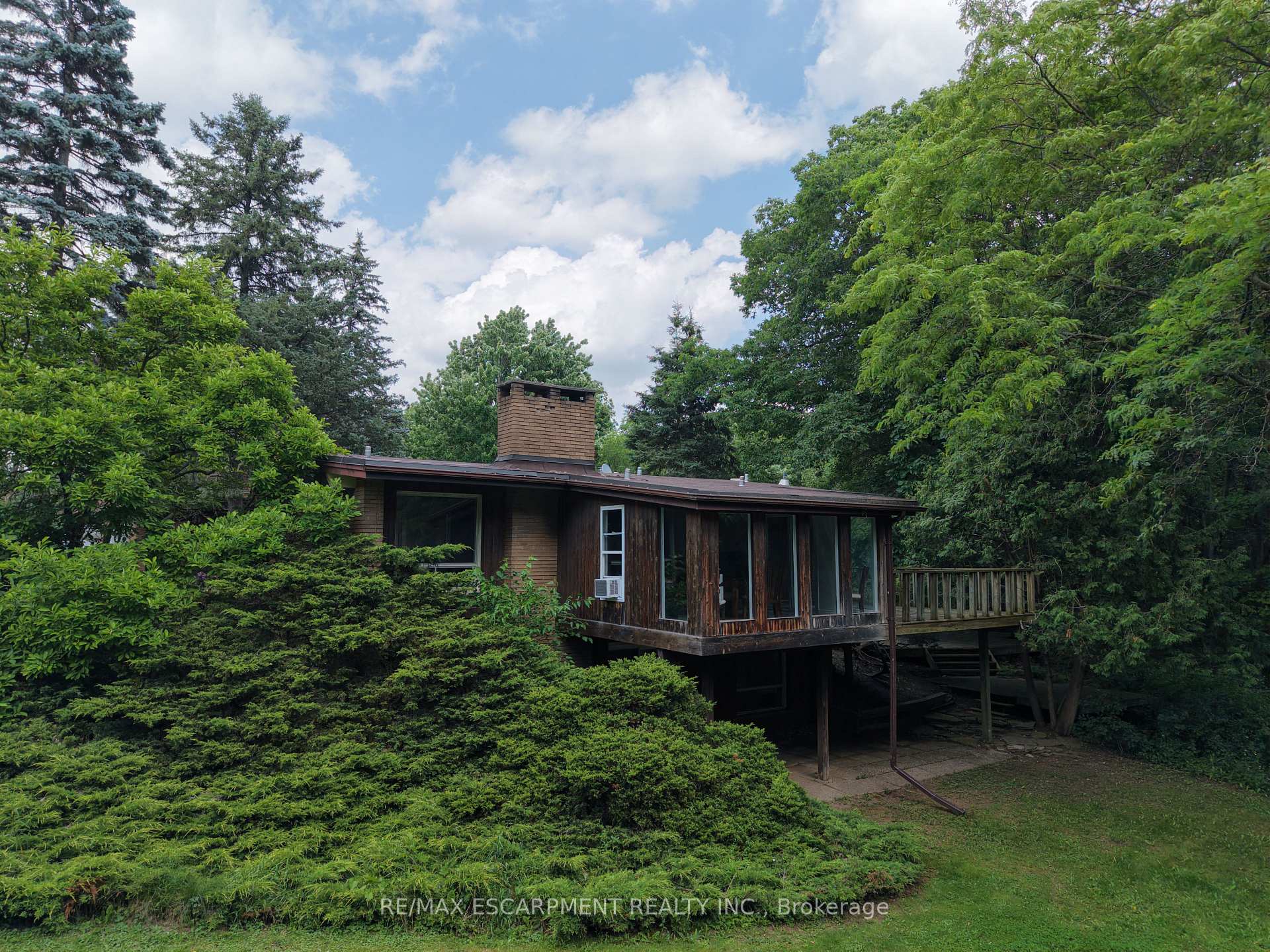 Photo 4 of 560 Crane Court, Burlington, Grindstone — HOMEH