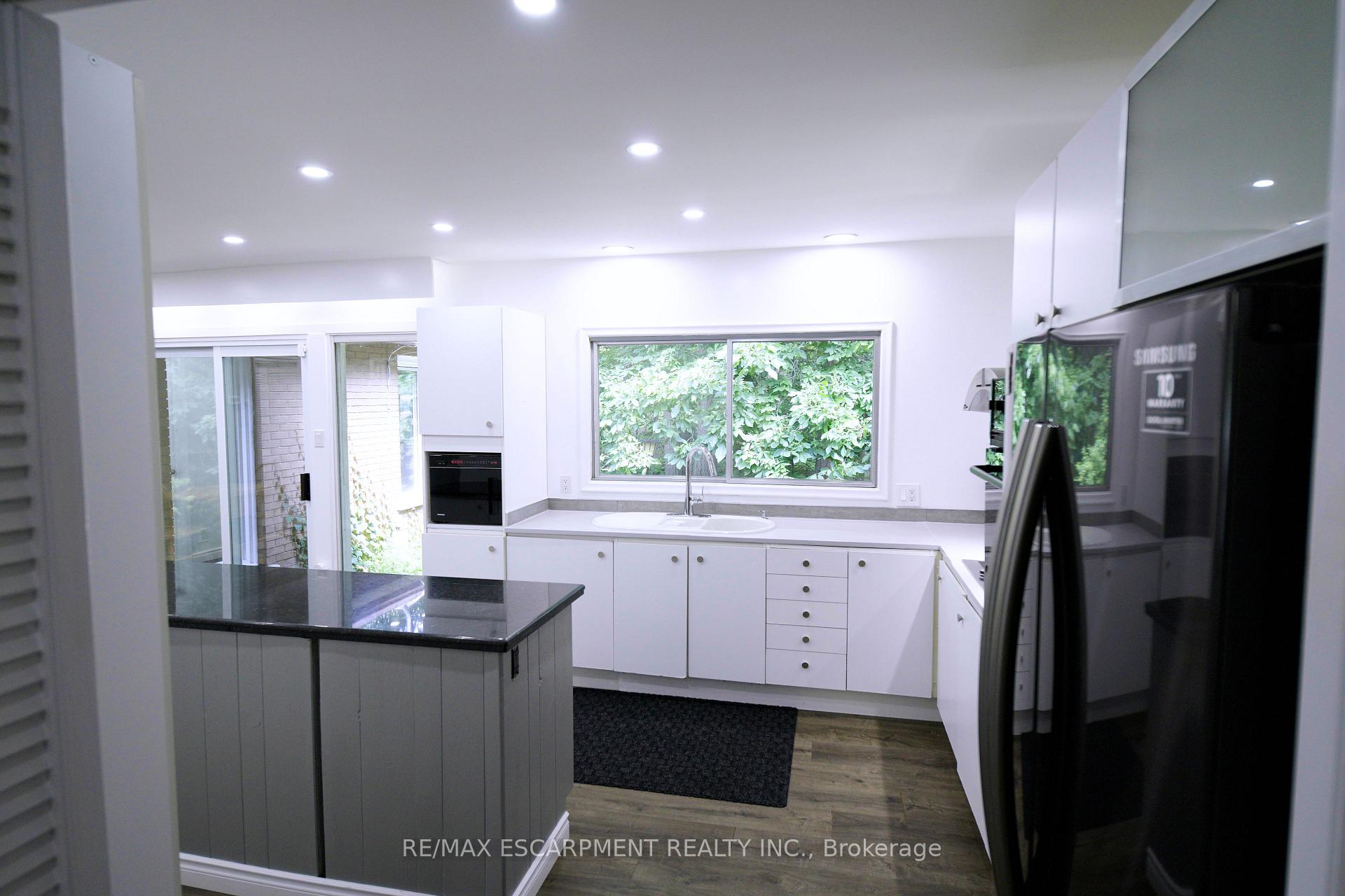 Photo 11 of 560 Crane Court, Burlington, Grindstone — HOMEH