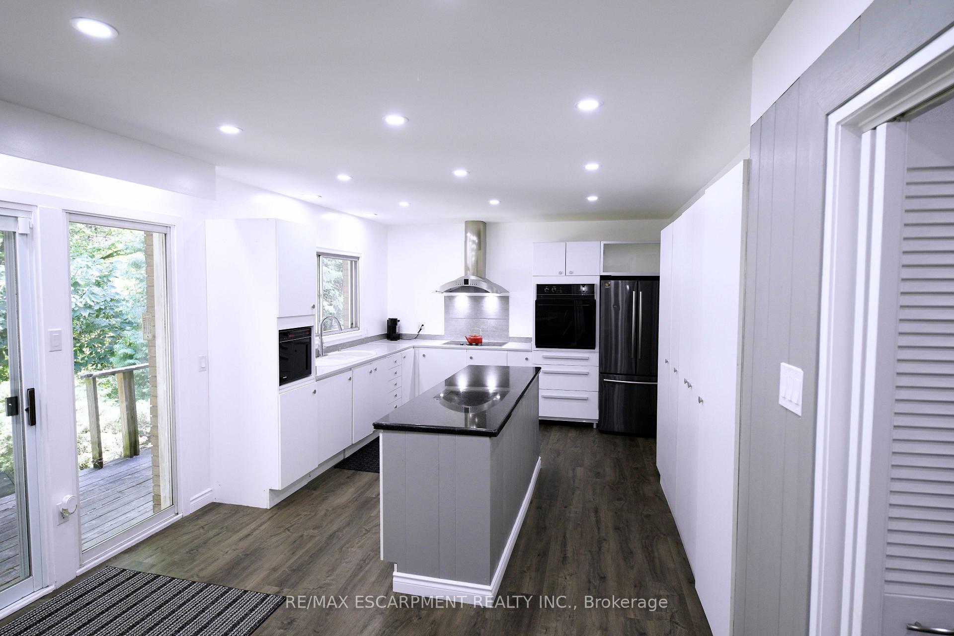 Photo 14 of 560 Crane Court, Burlington, Grindstone — HOMEH