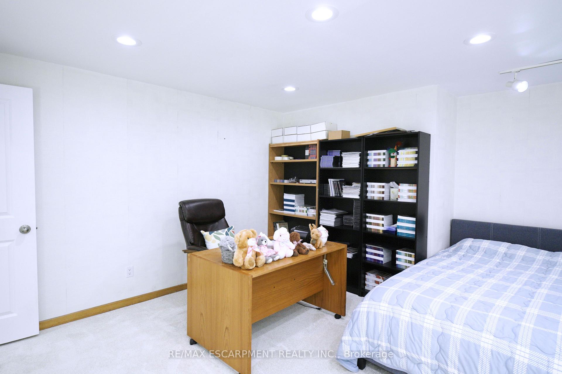 Photo 17 of 560 Crane Court, Burlington, Grindstone — HOMEH