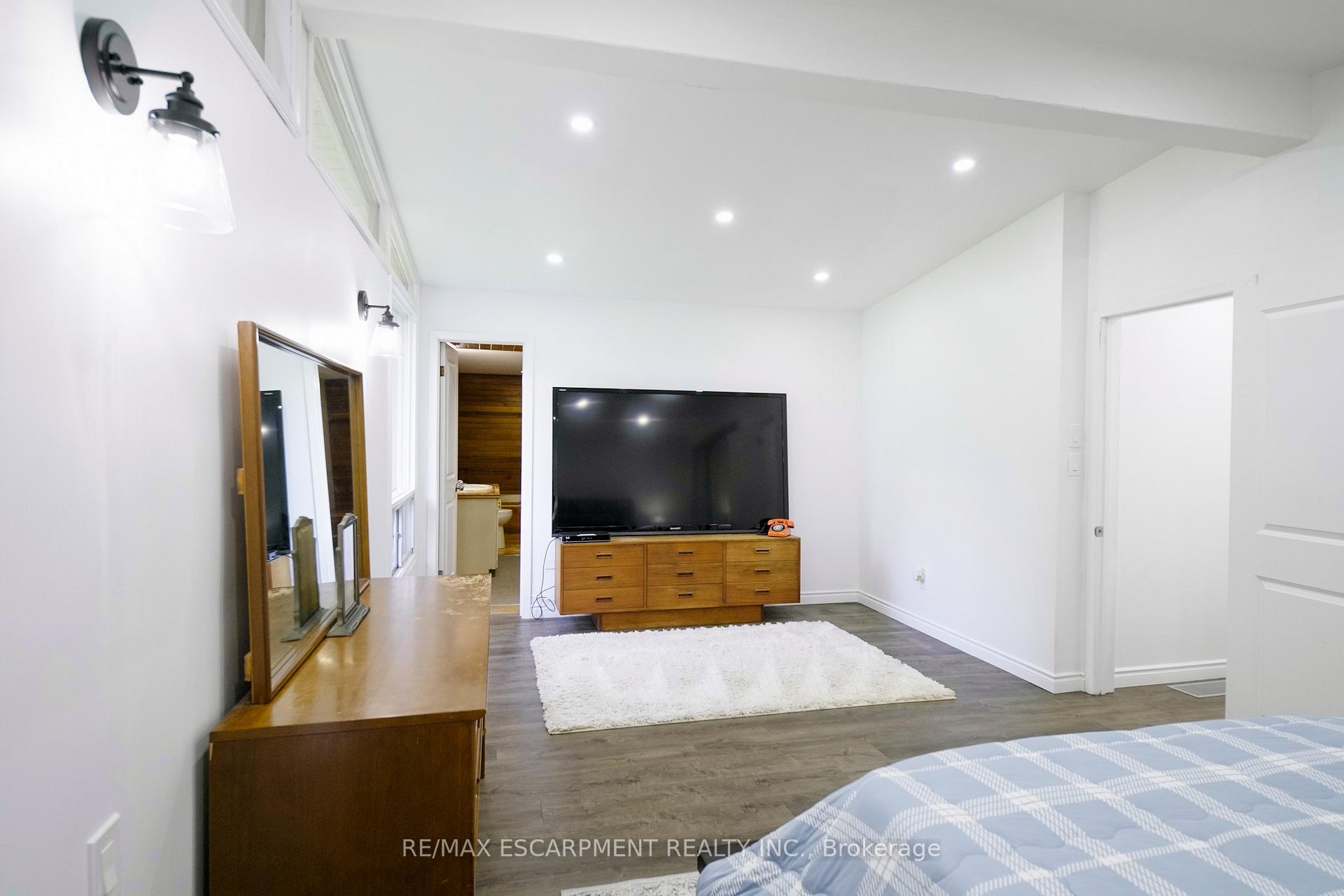 Photo 22 of 560 Crane Court, Burlington, Grindstone — HOMEH