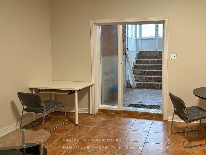 Photo 2 of Unit A, 21 Tenbury Drive, Markham, Unionville — HOMEH