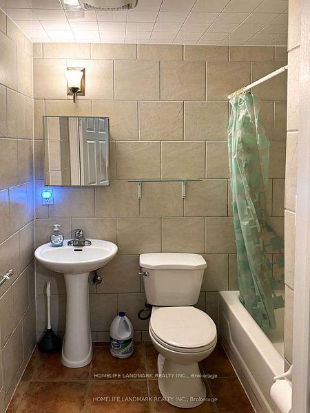 Photo 4 of Unit A, 21 Tenbury Drive, Markham, Unionville — HOMEH
