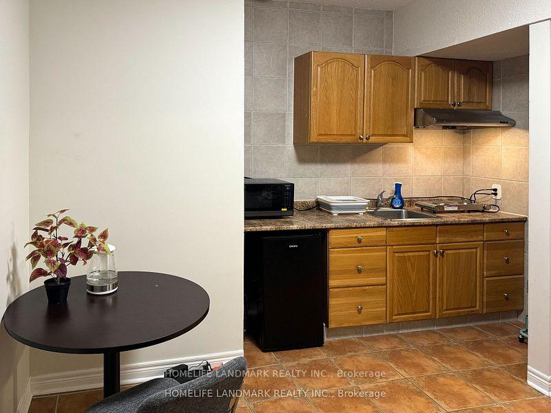 Photo 5 of Unit A, 21 Tenbury Drive, Markham, Unionville — HOMEH