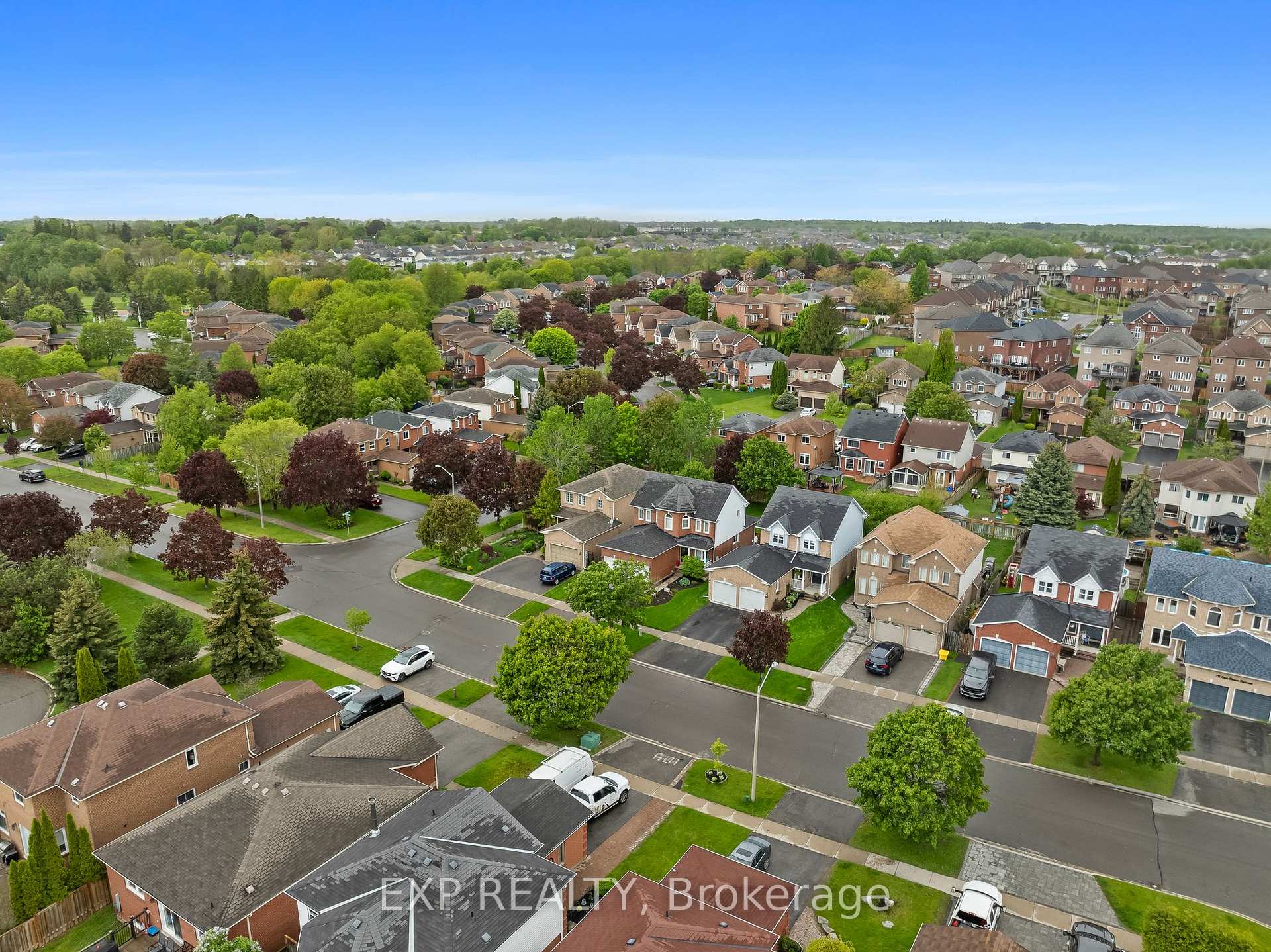 Photo 4 of 104 Apple Blossom Boulevard, Clarington, Bowmanville — HOMEH