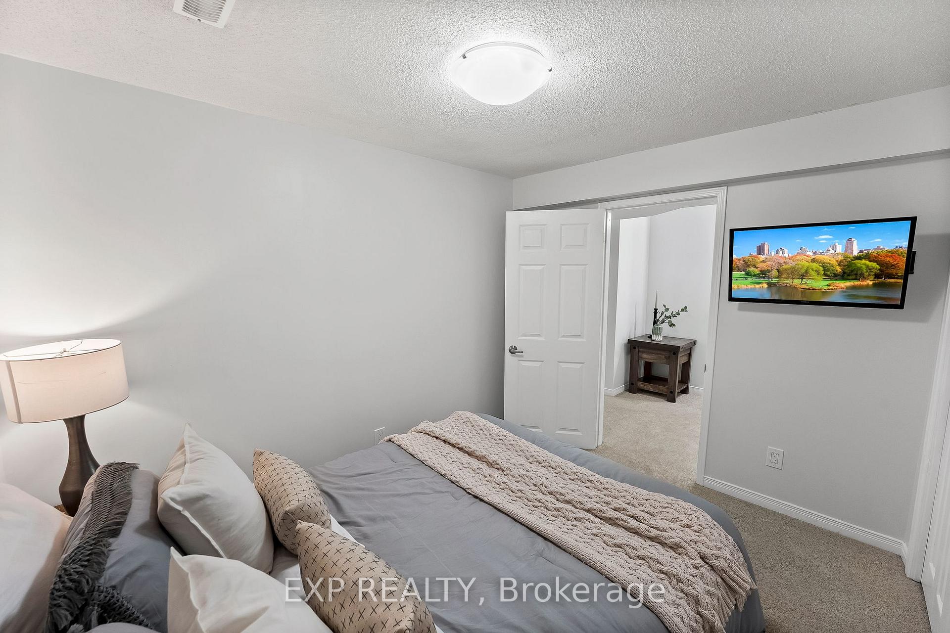 Photo 39 of 104 Apple Blossom Boulevard, Clarington, Bowmanville — HOMEH