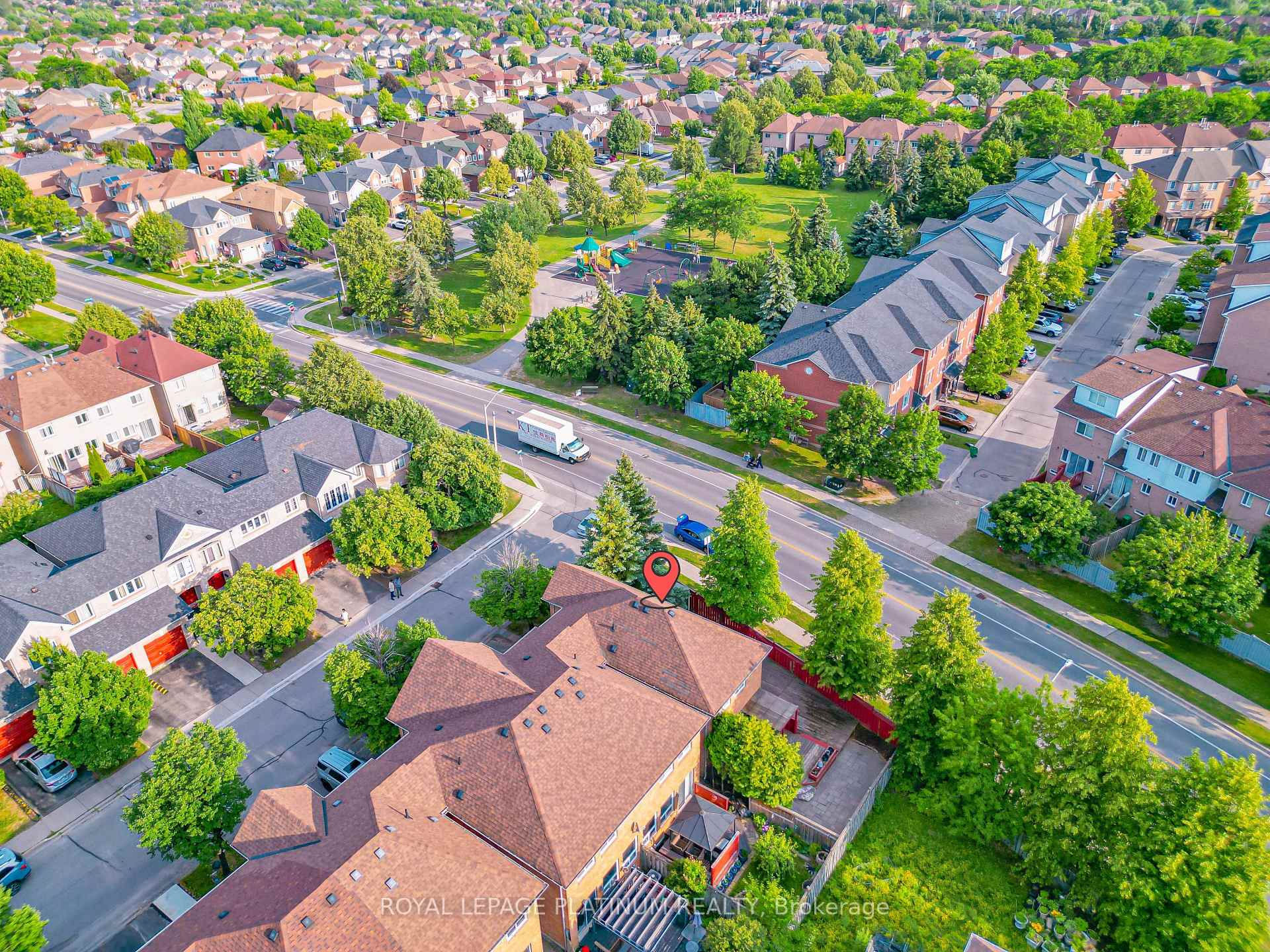 Photo 5 of 2 Gilgorm Road, Brampton, Brampton West — HOMEH