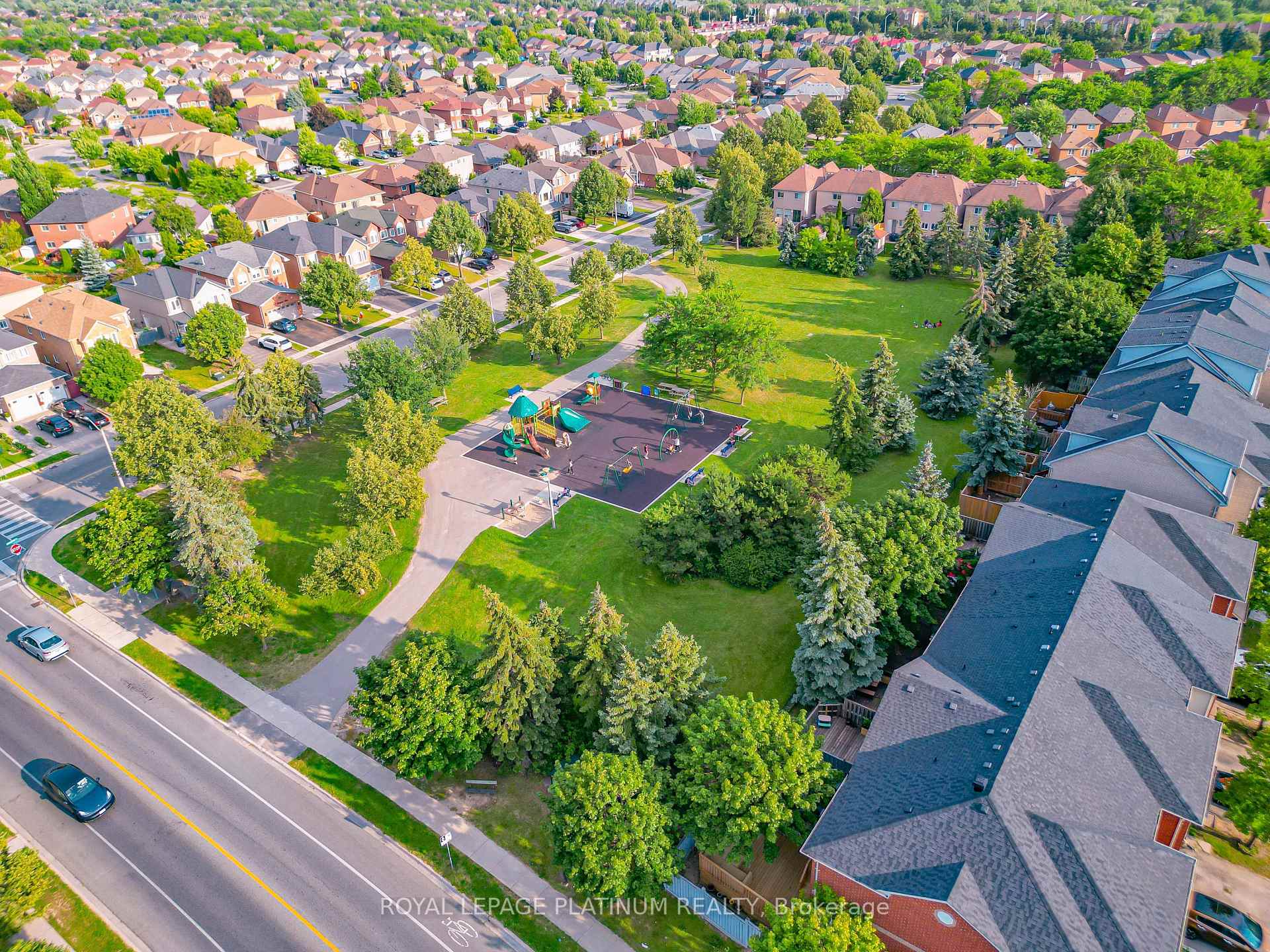 Photo 7 of 2 Gilgorm Road, Brampton, Brampton West — HOMEH