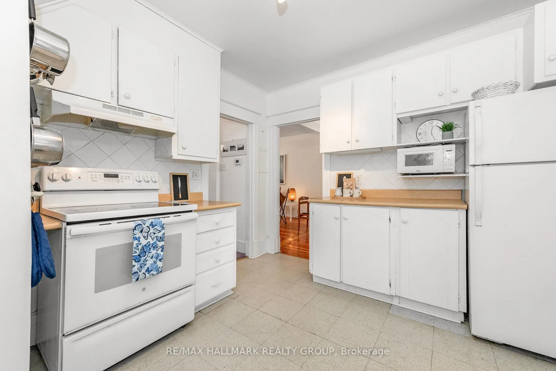 Photo 14 of 55 Smirle Avenue, Ottawa, Ottawa West — HOMEH