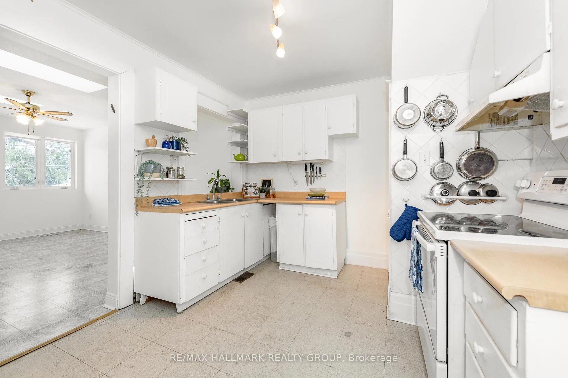 Photo 15 of 55 Smirle Avenue, Ottawa, Ottawa West — HOMEH
