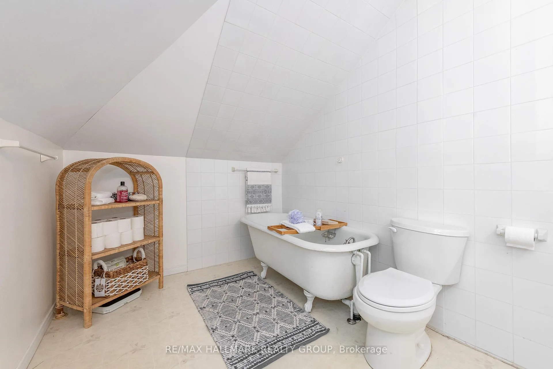 Photo 32 of 55 Smirle Avenue, Ottawa, Ottawa West — HOMEH