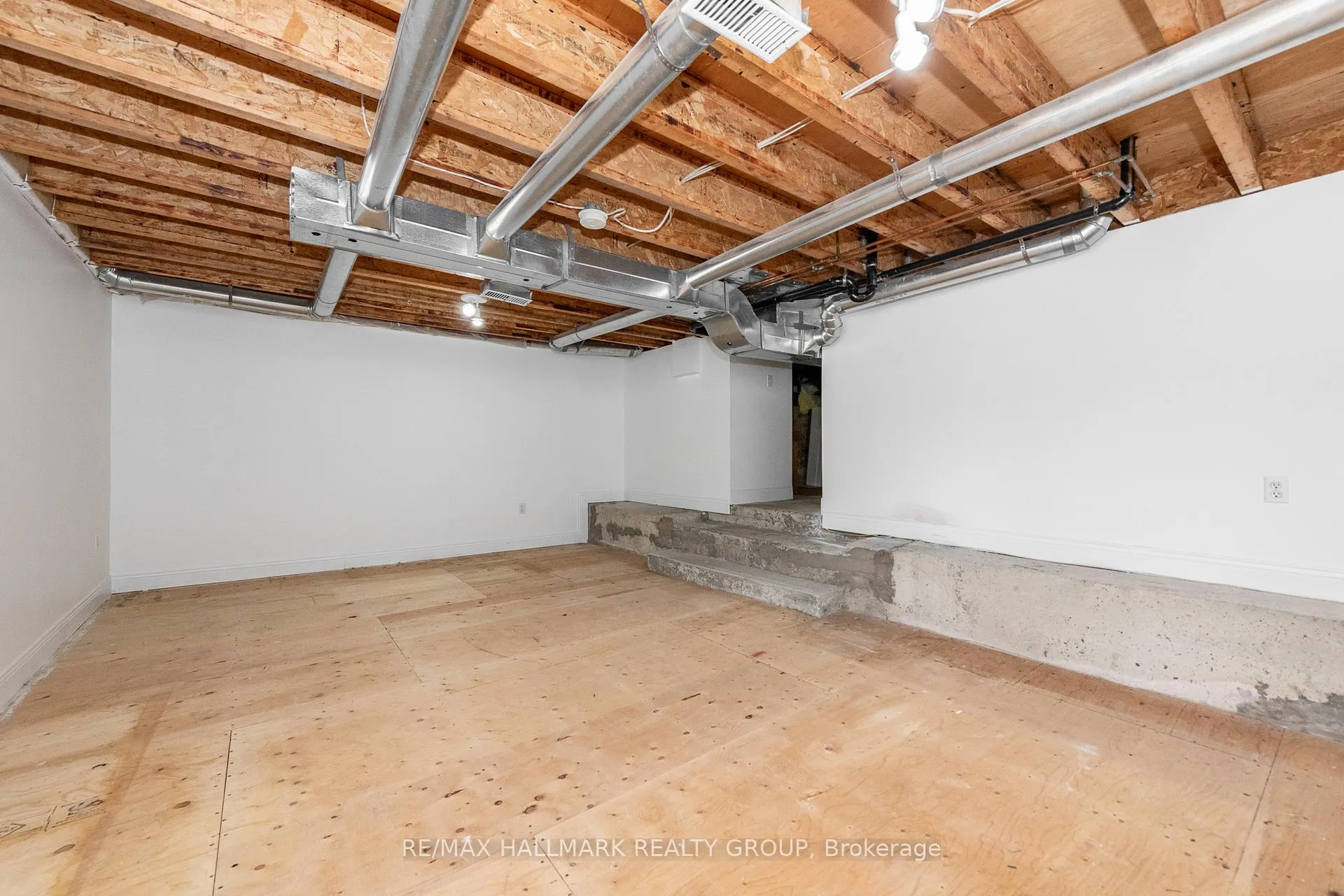 Photo 39 of 55 Smirle Avenue, Ottawa, Ottawa West — HOMEH