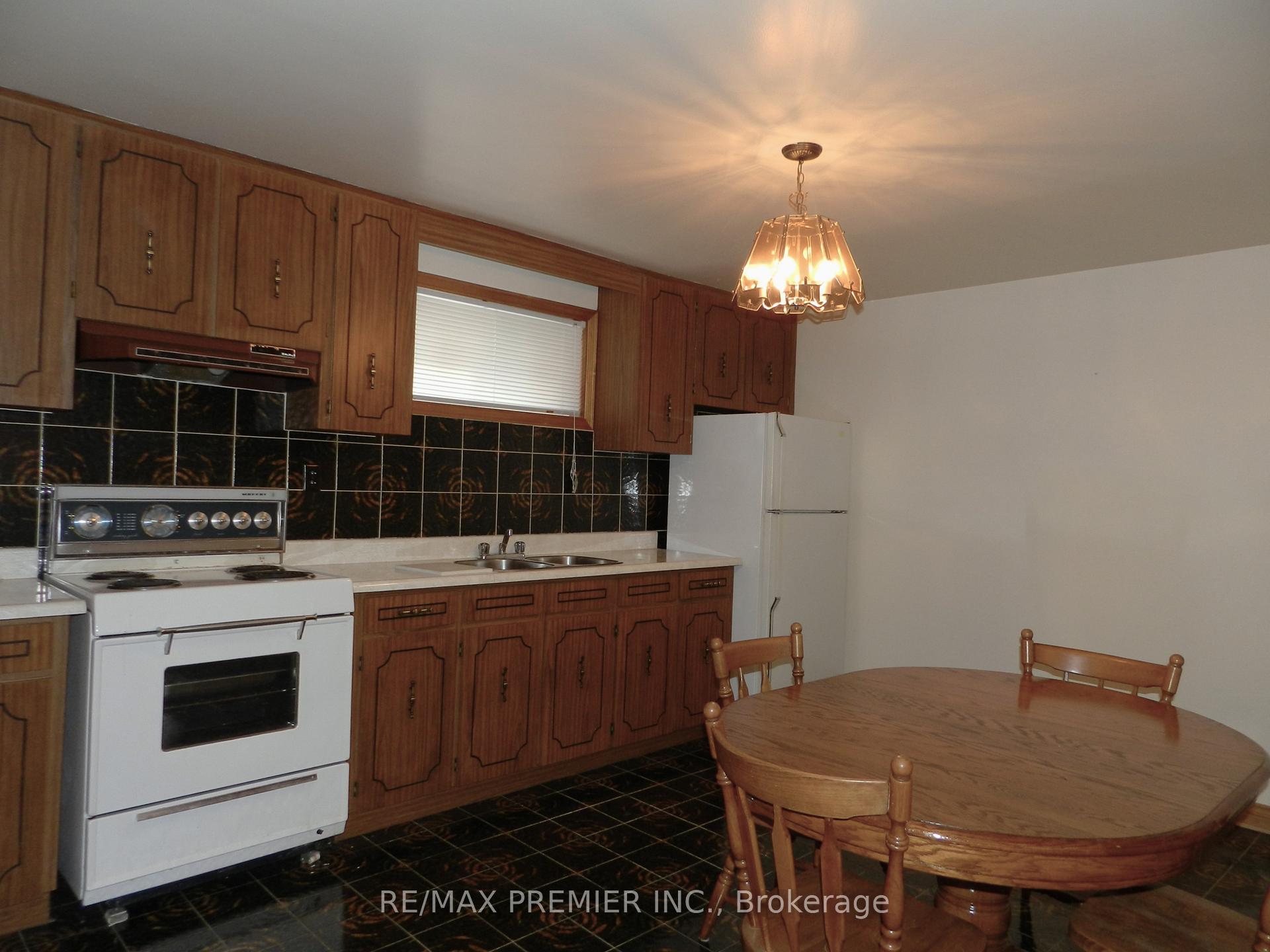 Photo 3 of 36 Willis Road, Vaughan, East Woodbridge — HOMEH