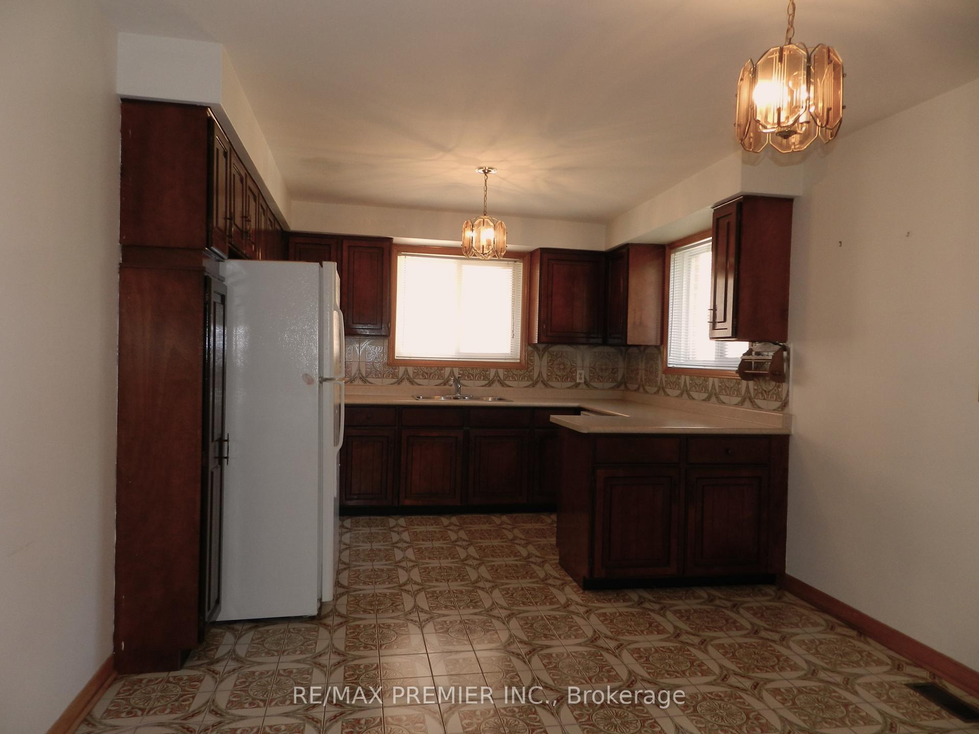 Photo 4 of 36 Willis Road, Vaughan, East Woodbridge — HOMEH