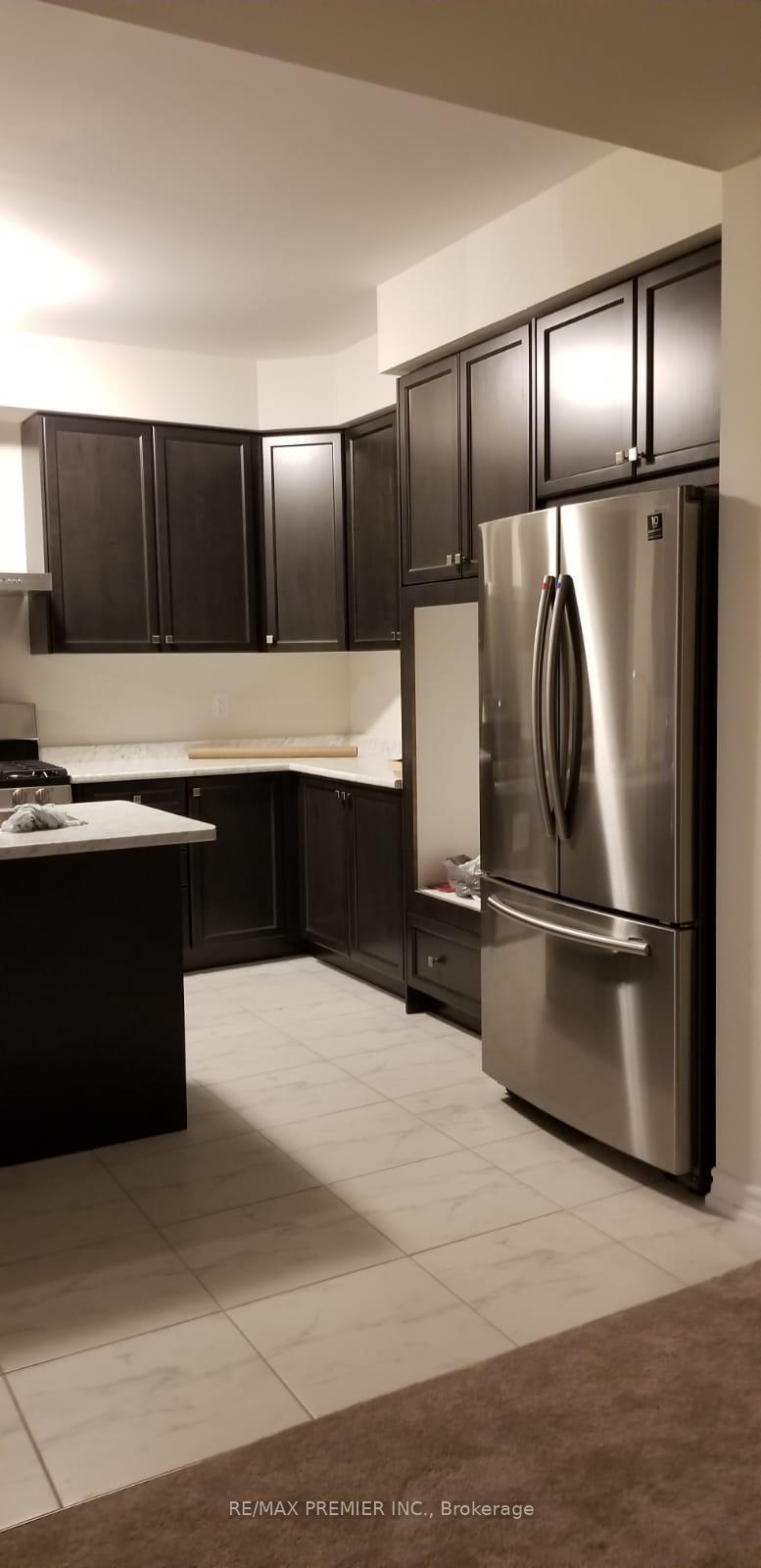 Photo 3 of 7784 Tupelo Crescent, Niagara Falls, Brown — HOMEH