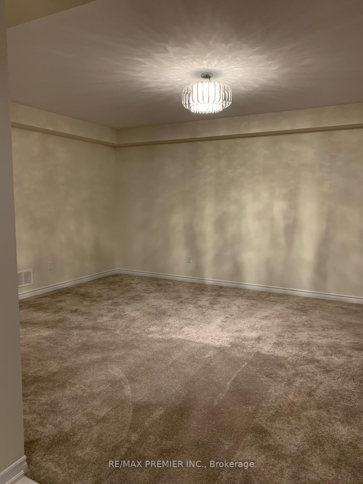 Photo 6 of 7784 Tupelo Crescent, Niagara Falls, Brown — HOMEH