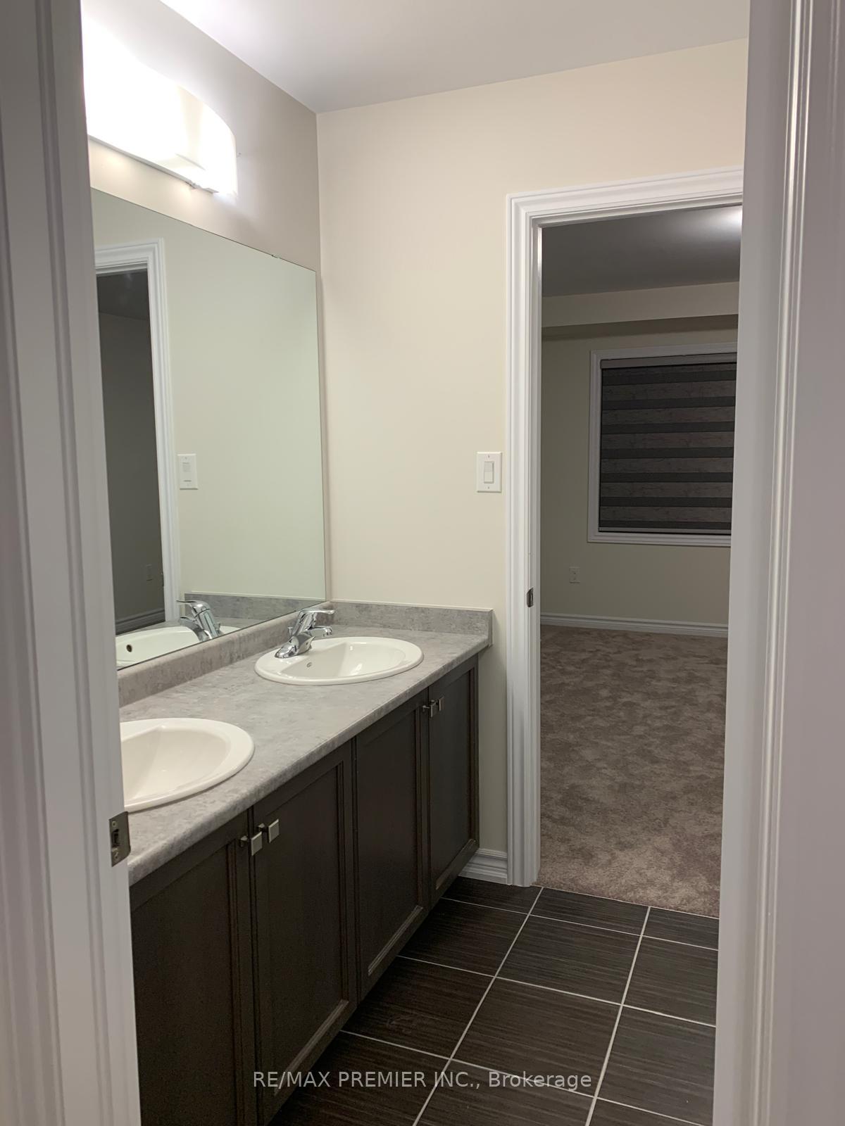 Photo 9 of 7784 Tupelo Crescent, Niagara Falls, Brown — HOMEH