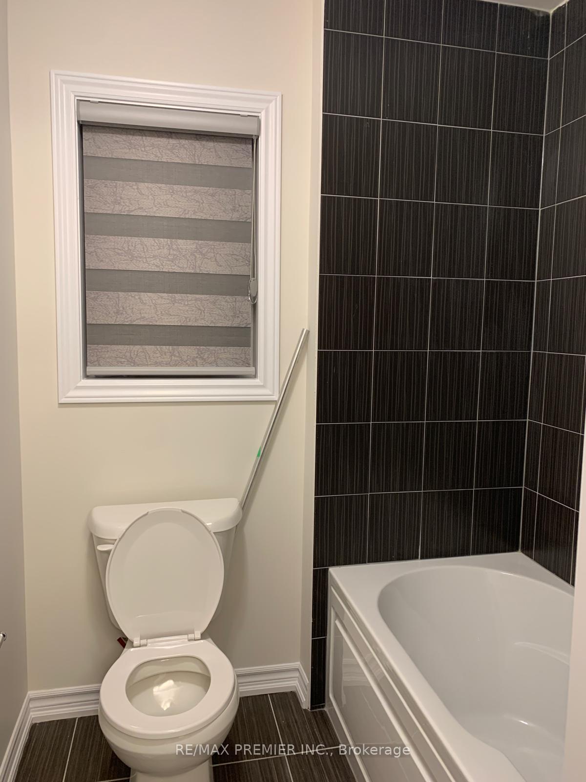 Photo 13 of 7784 Tupelo Crescent, Niagara Falls, Brown — HOMEH
