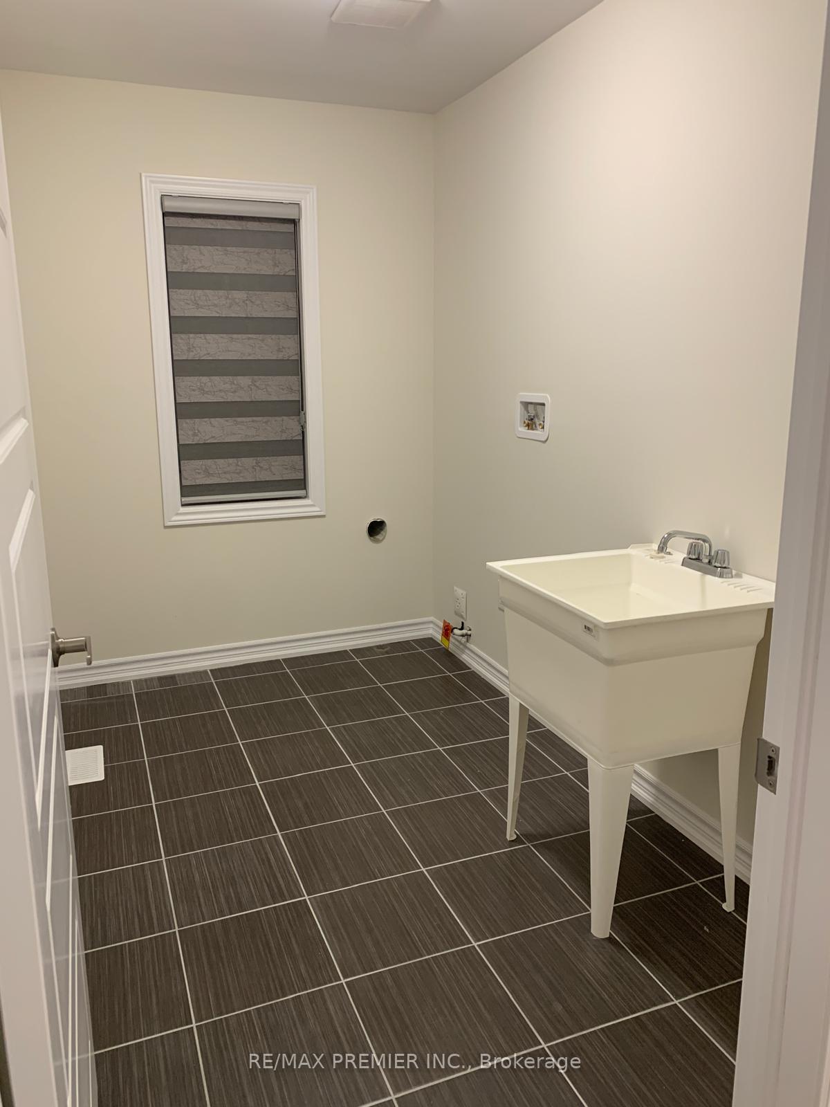 Photo 14 of 7784 Tupelo Crescent, Niagara Falls, Brown — HOMEH
