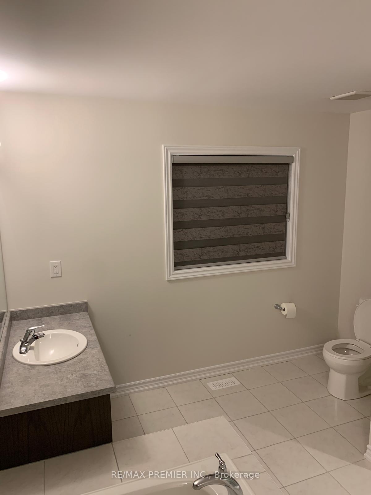 Photo 17 of 7784 Tupelo Crescent, Niagara Falls, Brown — HOMEH