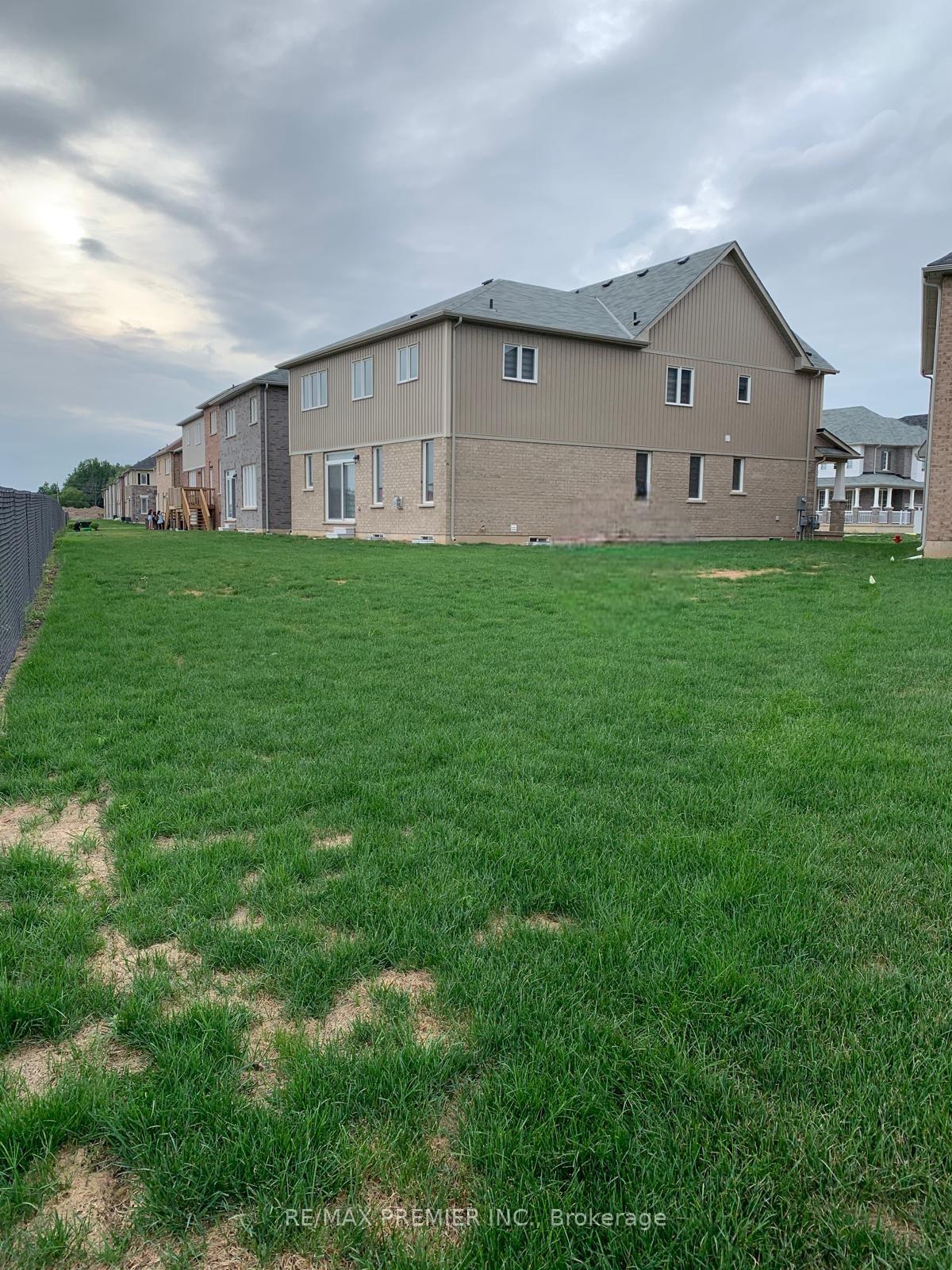Photo 19 of 7784 Tupelo Crescent, Niagara Falls, Brown — HOMEH