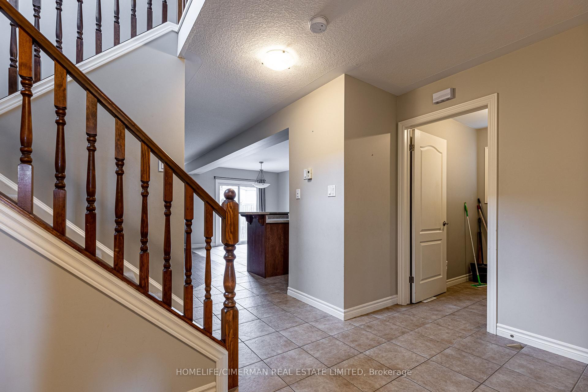 Photo 7 of 1202 Smither Road, London, North I — HOMEH