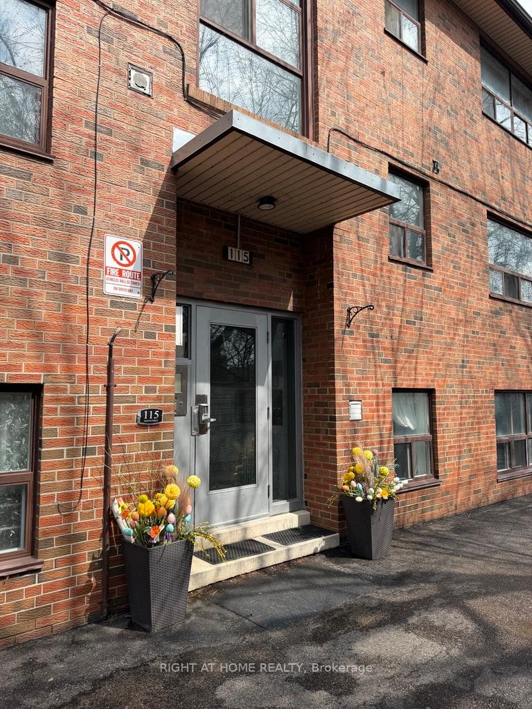Photo 1 of Unit 6, 115 Eighth Street, Etobicoke, New Toronto — HOMEH