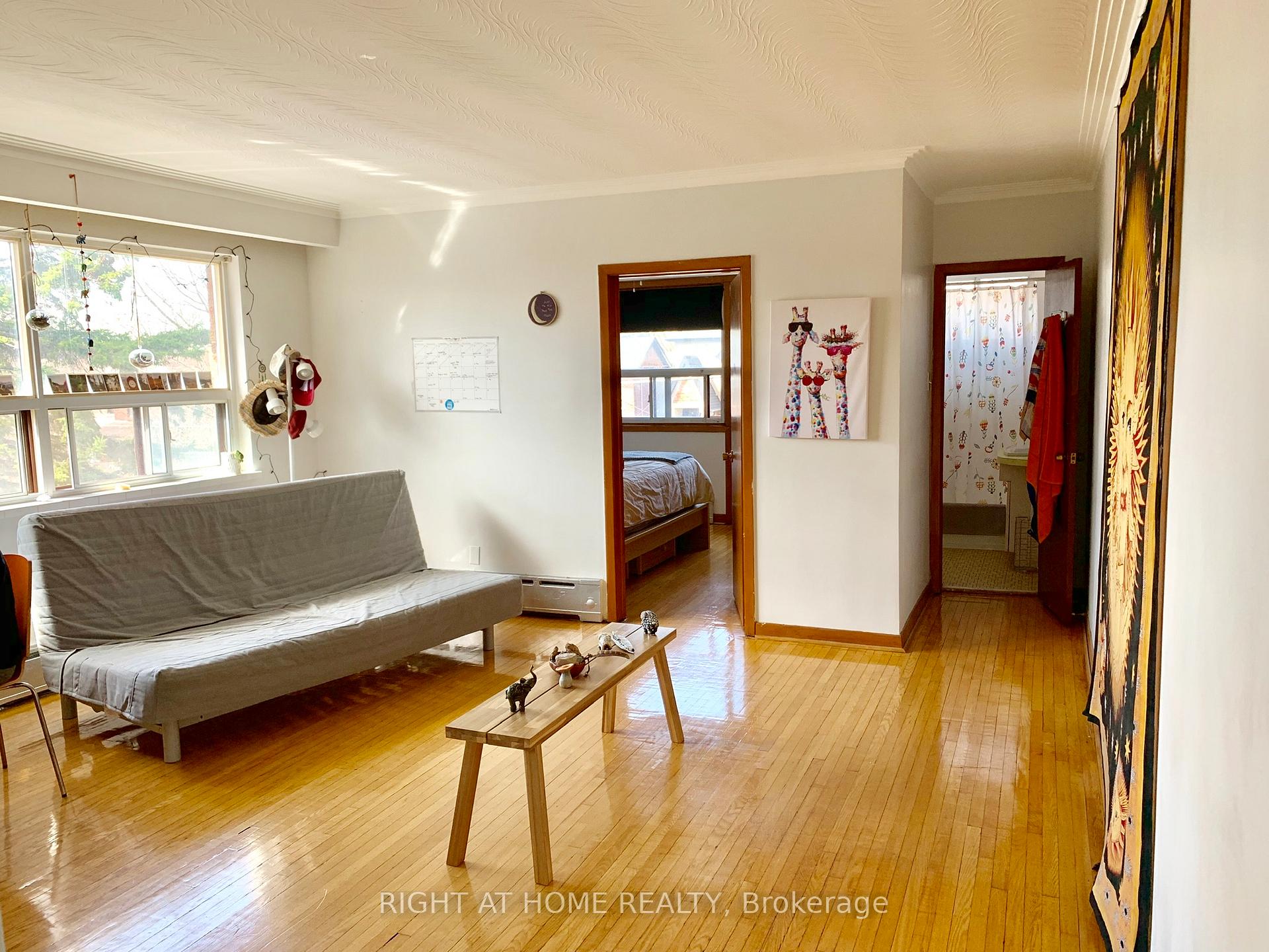 Photo 2 of Unit 6, 115 Eighth Street, Etobicoke, New Toronto — HOMEH