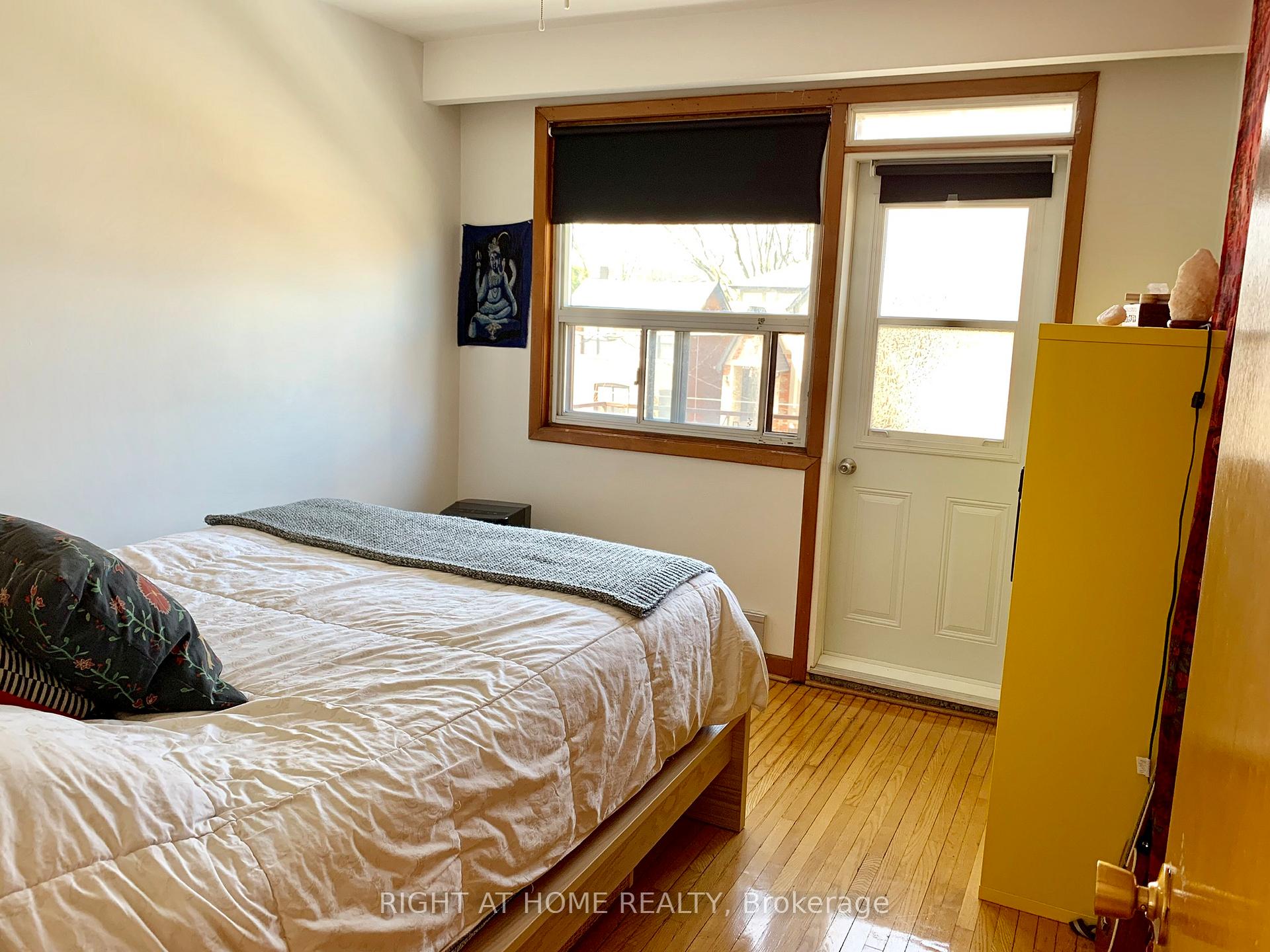 Photo 5 of Unit 6, 115 Eighth Street, Etobicoke, New Toronto — HOMEH