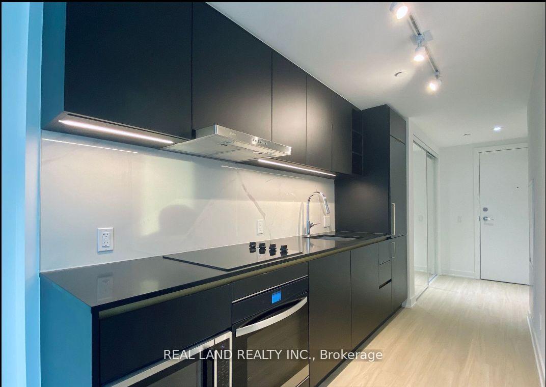 Front of Unit 5107, 8 Wellesley Street W