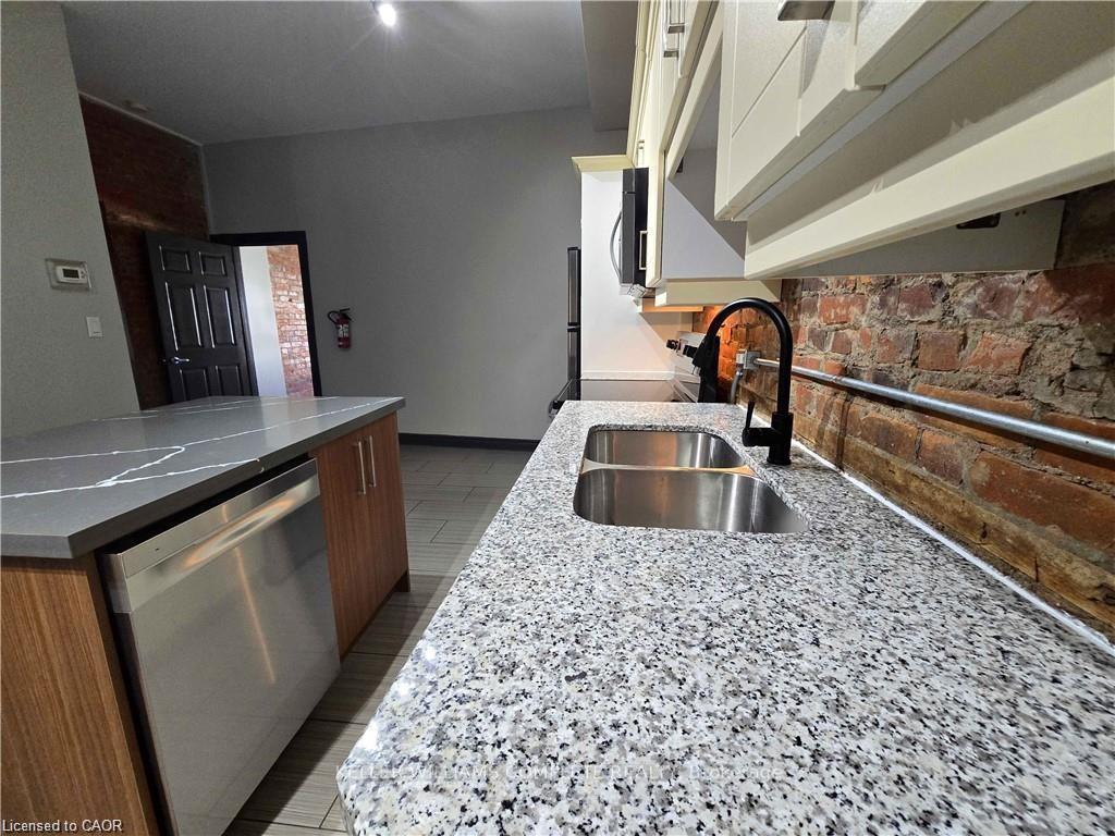 Photo 2 of Unit B, 473 King Street, Hamilton, Strathcona — HOMEH