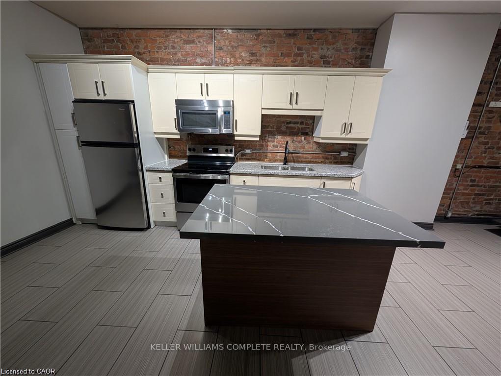Photo 6 of Unit B, 473 King Street, Hamilton, Strathcona — HOMEH